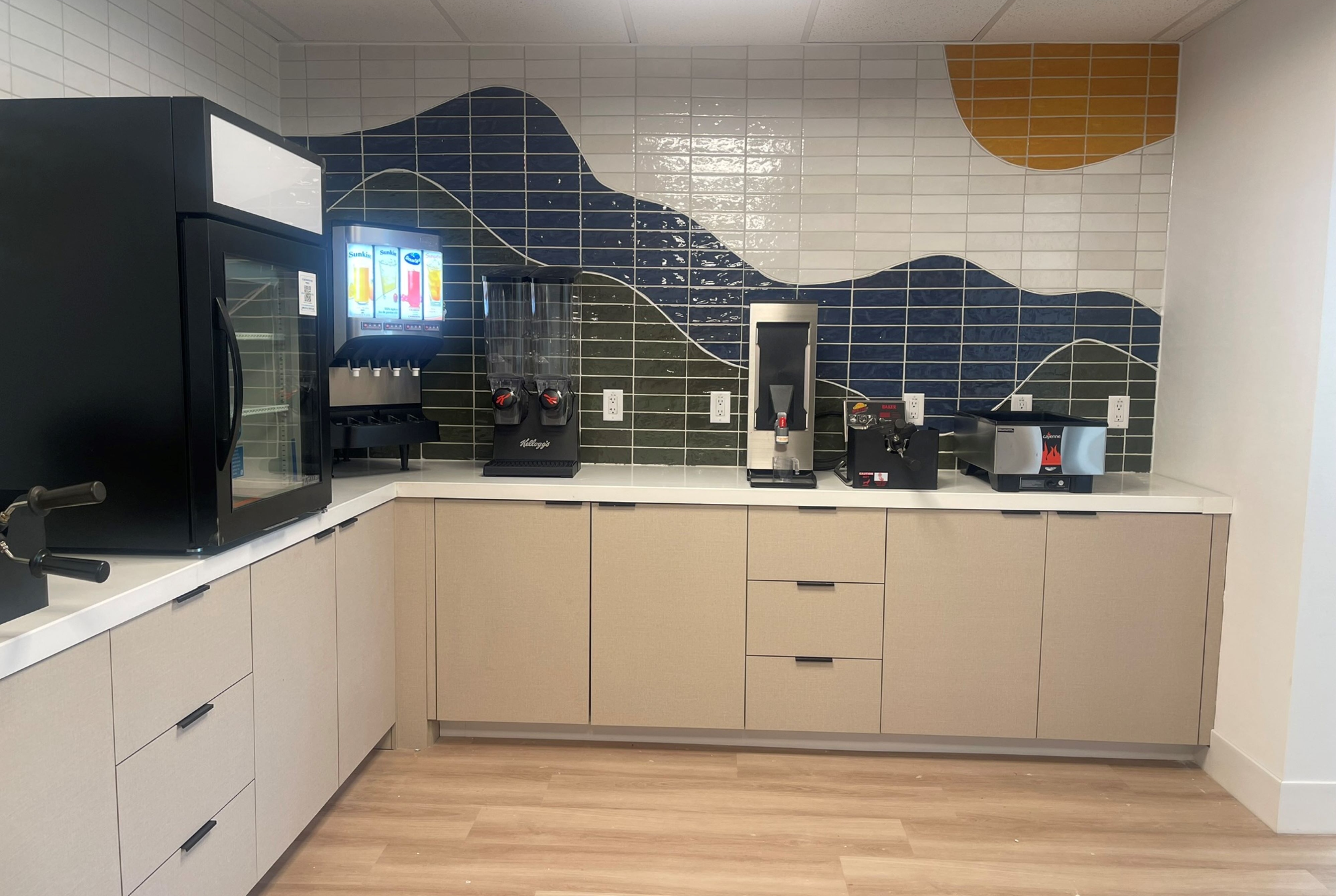 La Quinta Inn & Suites by Wyndham Kelowna BC restaurant breakfast area with seating in Kelowna, British Columbia