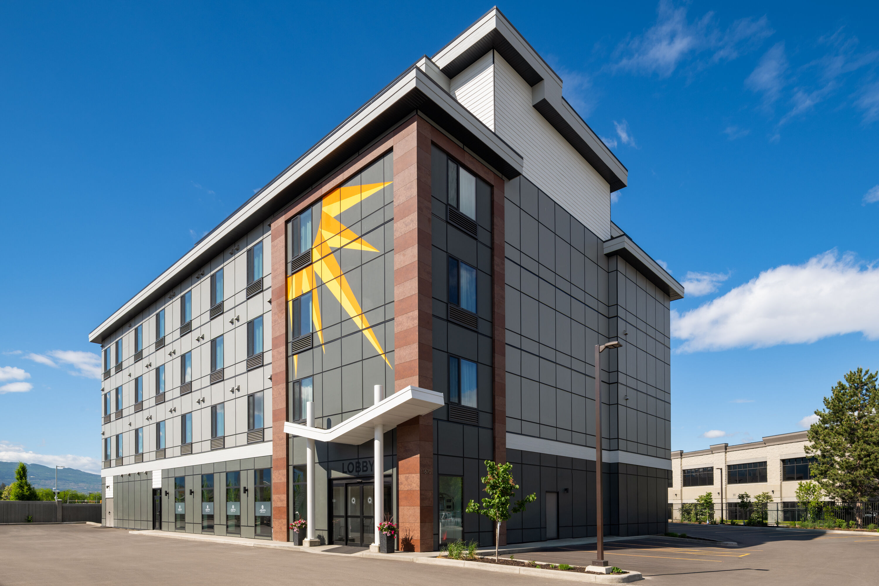 Exterior Day Image of La Quinta Inn & Suites by Wyndham Kelowna BC hotel in Kelowna, British Columbia