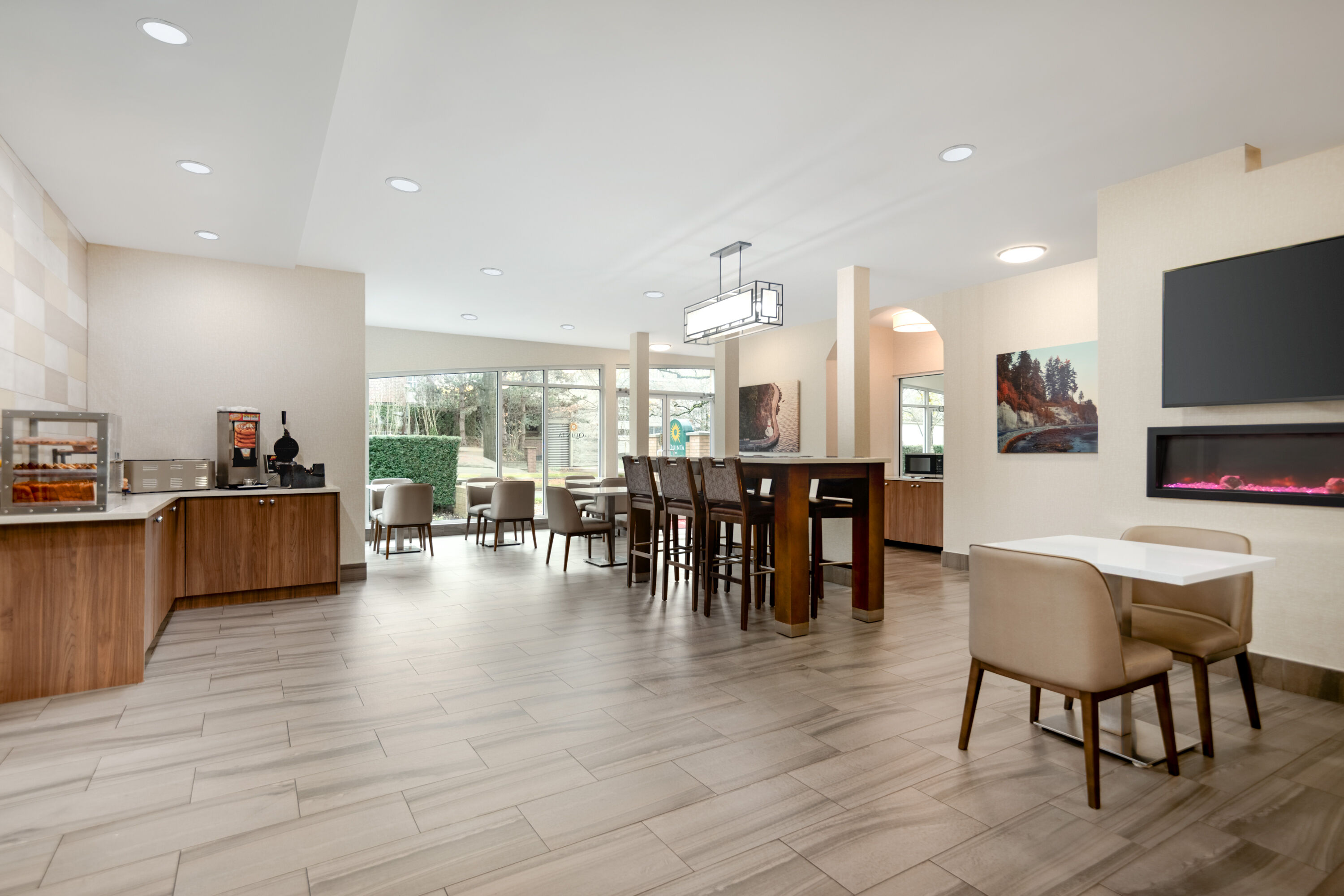 La Quinta Inn by Wyndham Vancouver Airport restaurant breakfast area with seating in Richmond, British Columbia