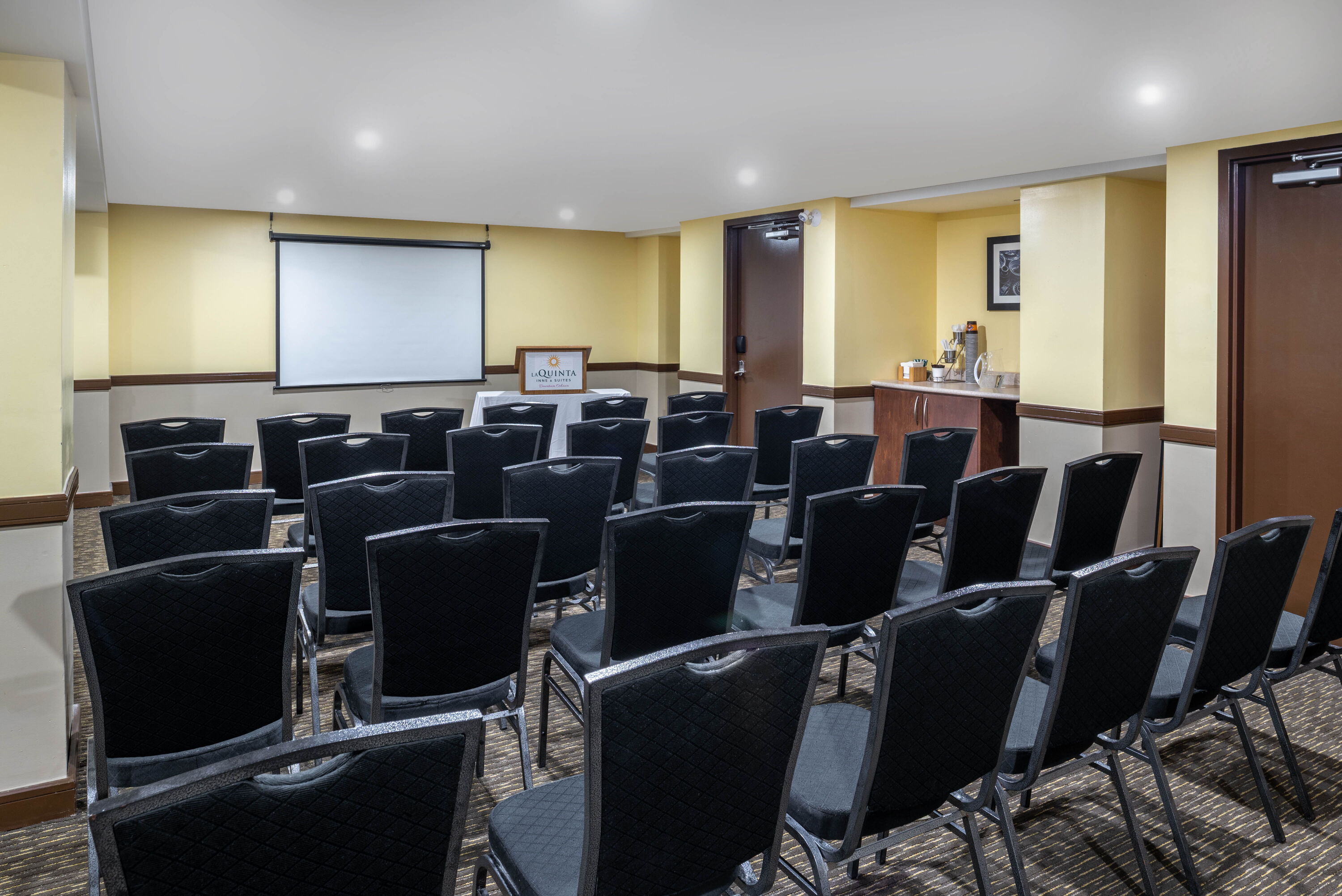 Meeting room at La Quinta Inn & Suites by Wyndham Oshawa in Oshawa, Ontario