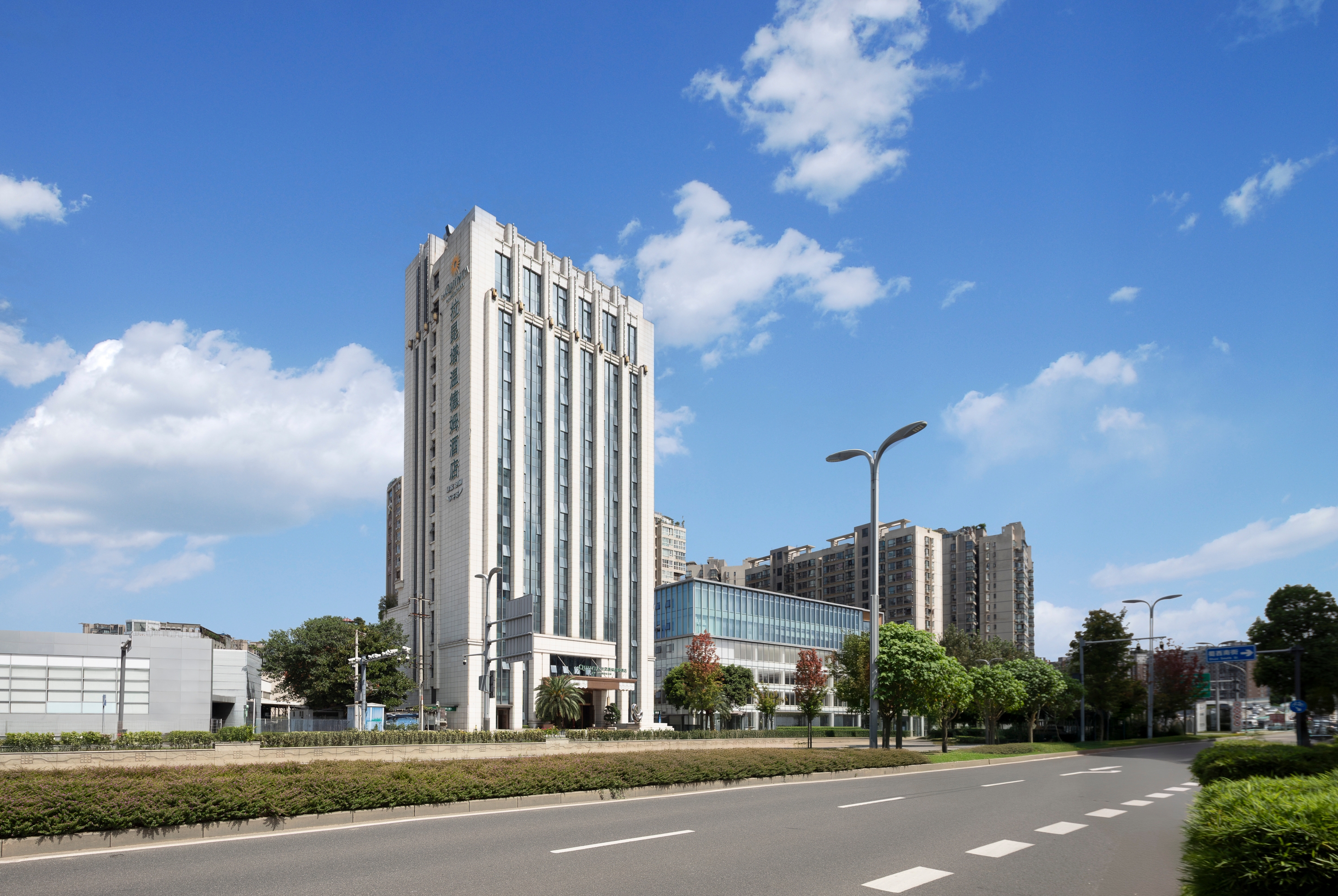 Exterior Day Image of La Quinta by Wyndham Chengdu Jinniu hotel in Chengdu, Other than US/Canada