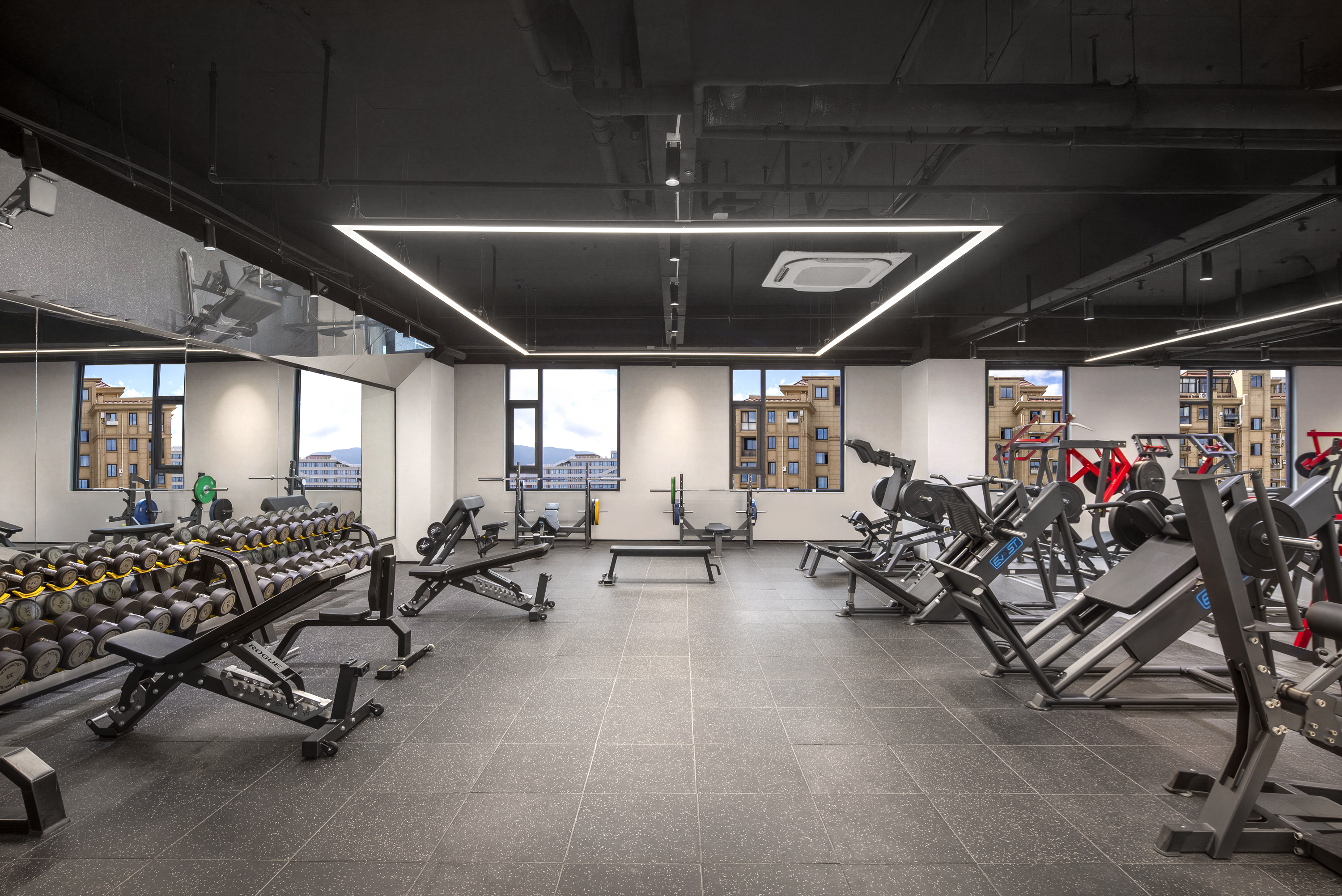 Fitness room at La Quinta by Wyndham Lishui Yunhe in Lishui, Other than US/Canada