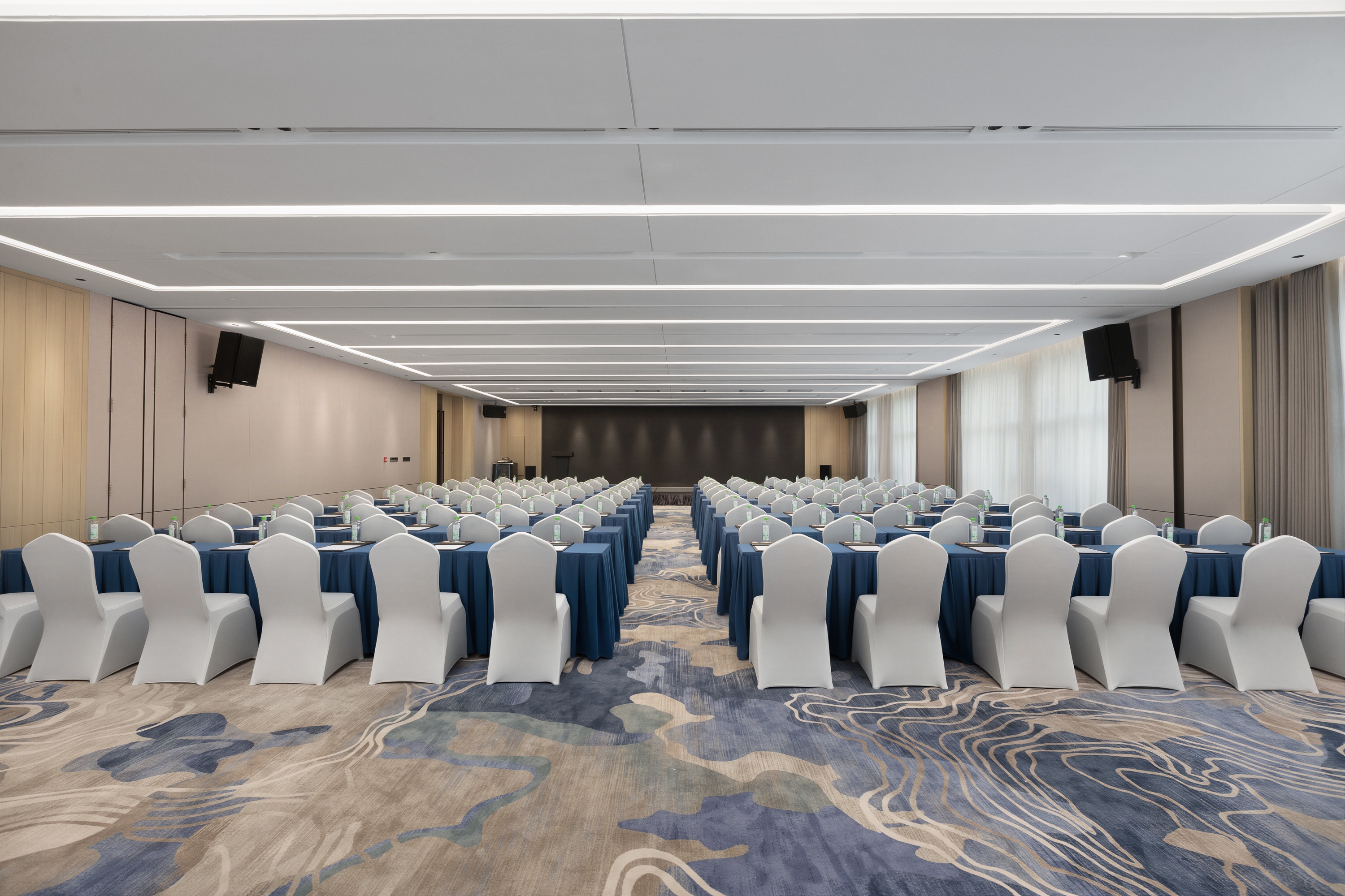 Meeting room at La Quinta by Wyndham Qinzhou Qinnan in Qinzhou, Other than US/Canada