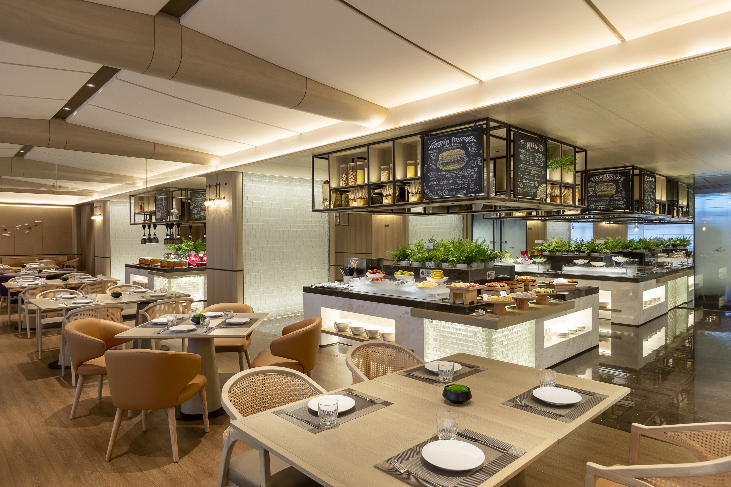La Quinta by Wyndham Qinzhou Qinnan restaurant in Qinzhou, Other than US/Canada