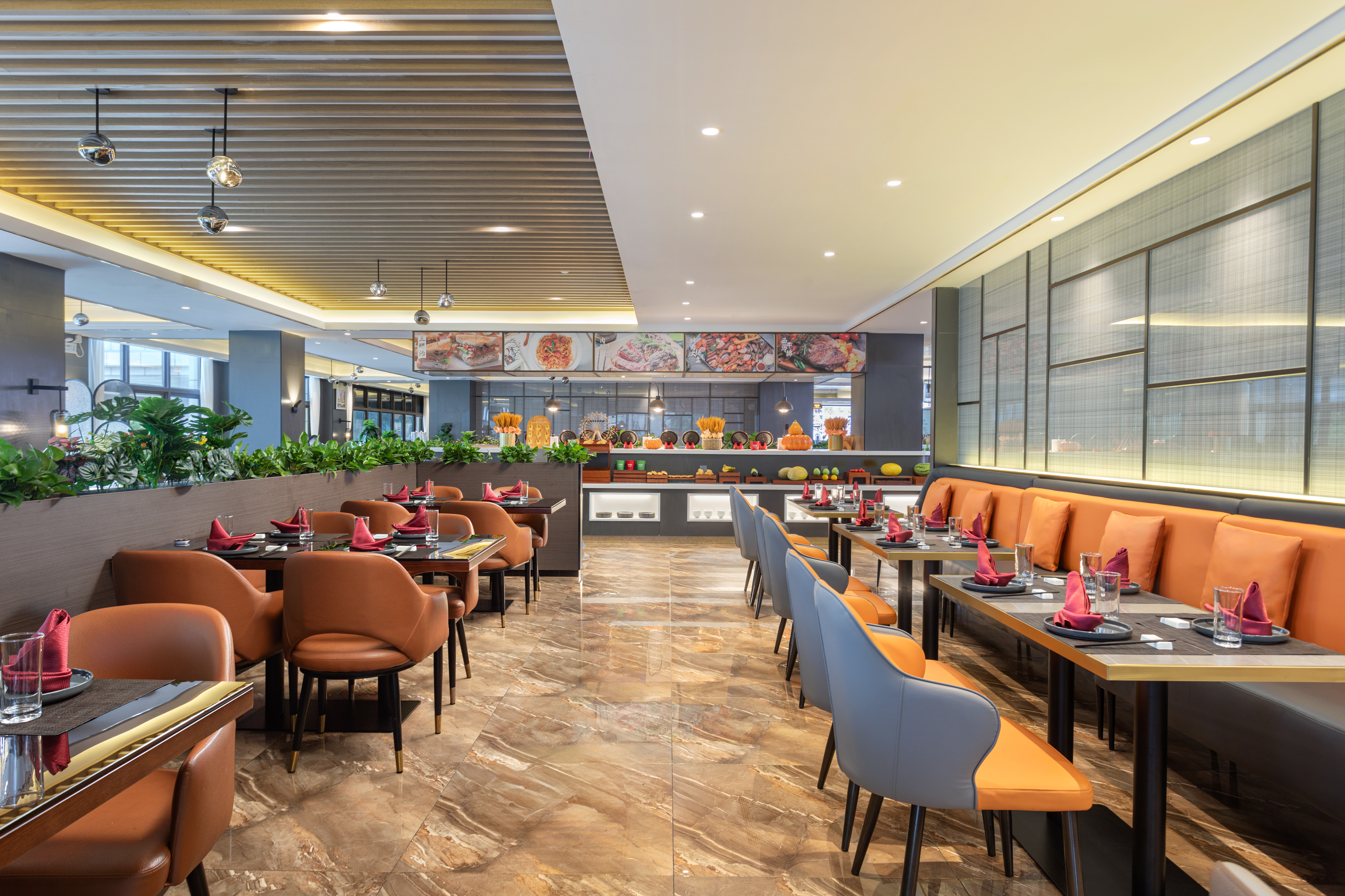 La Quinta by Wyndham Qionghai Yinhai restaurant breakfast area with seating in Qionghai, Other than US/Canada