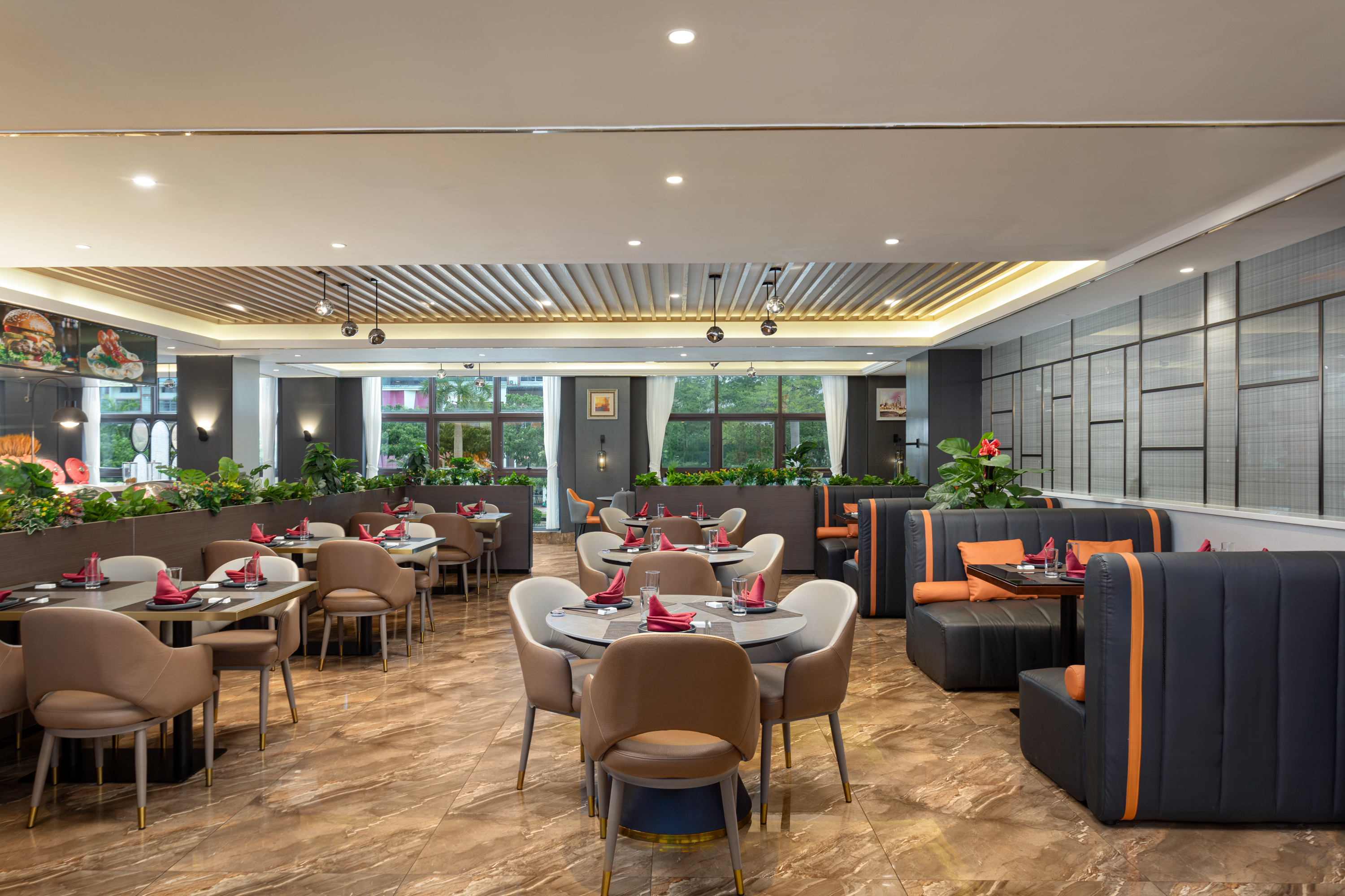 La Quinta by Wyndham Qionghai Yinhai restaurant breakfast area with seating in Qionghai, Other than US/Canada