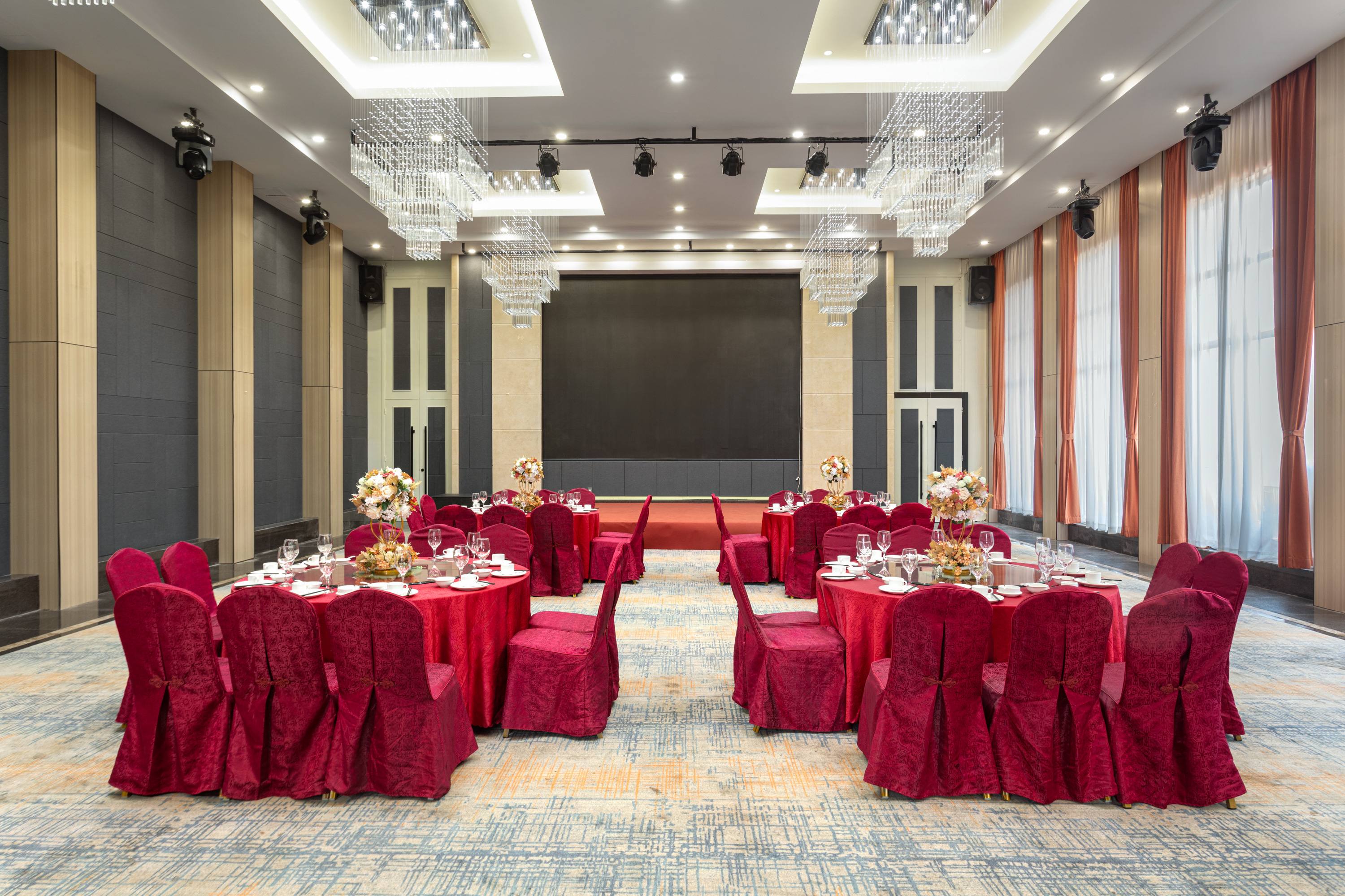 Meeting room at La Quinta by Wyndham Qionghai Yinhai in Qionghai, Other than US/Canada