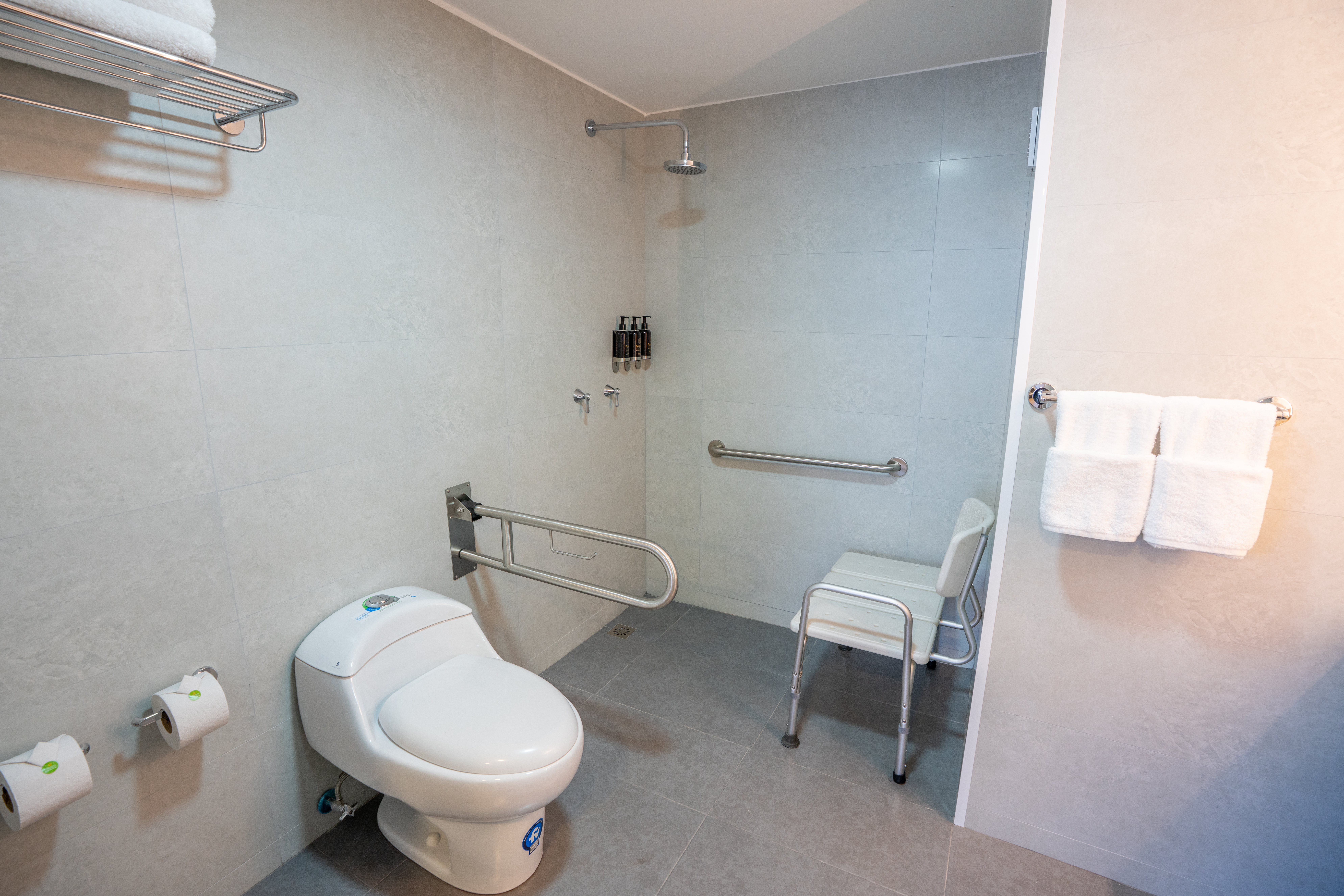 Guest room bath at the La Quinta by Wyndham Quito in Quito, Other than US/Canada