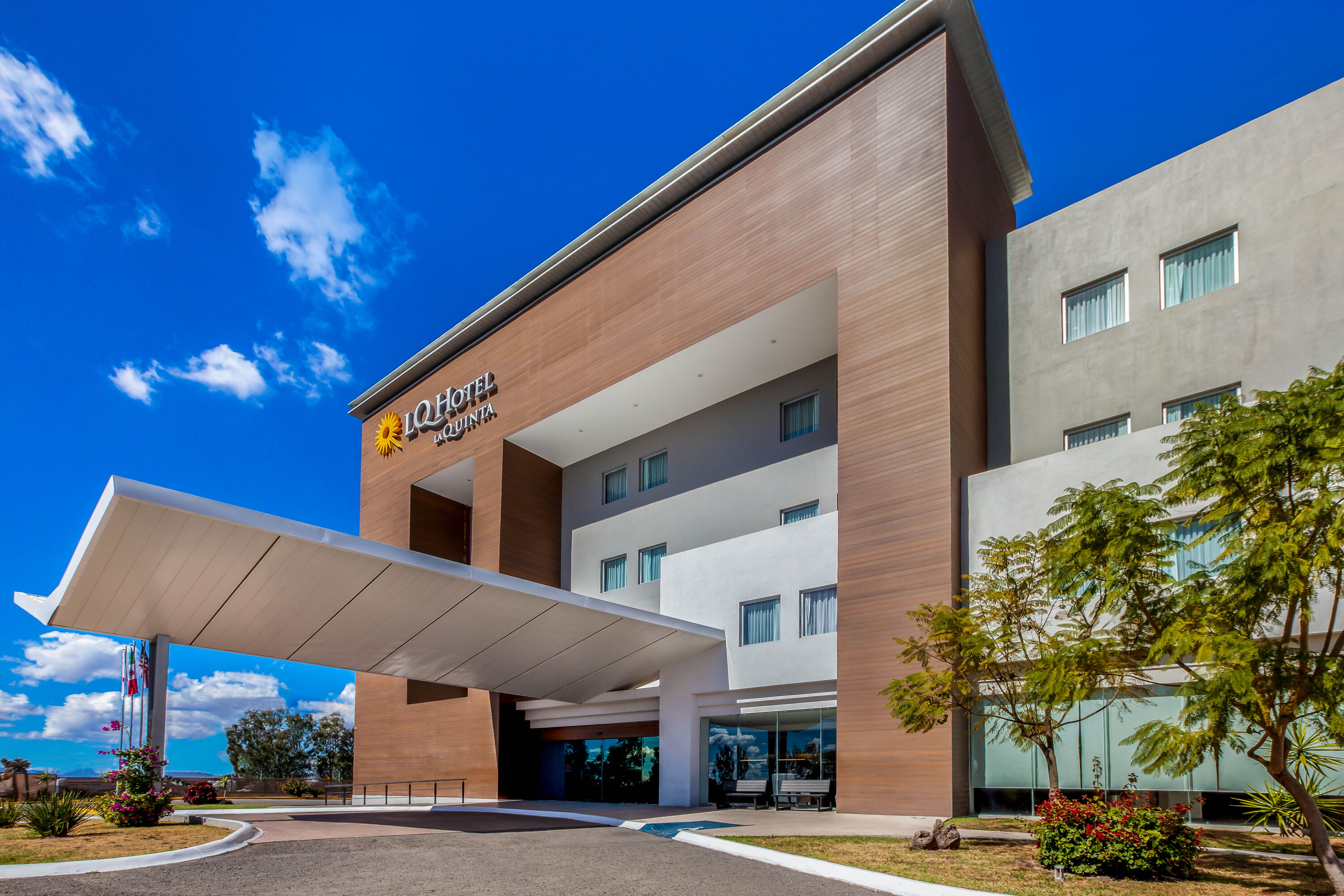 Exterior Day Image of La Quinta by Wyndham Aguascalientes hotel in Aguascalientes, Other than US/Canada