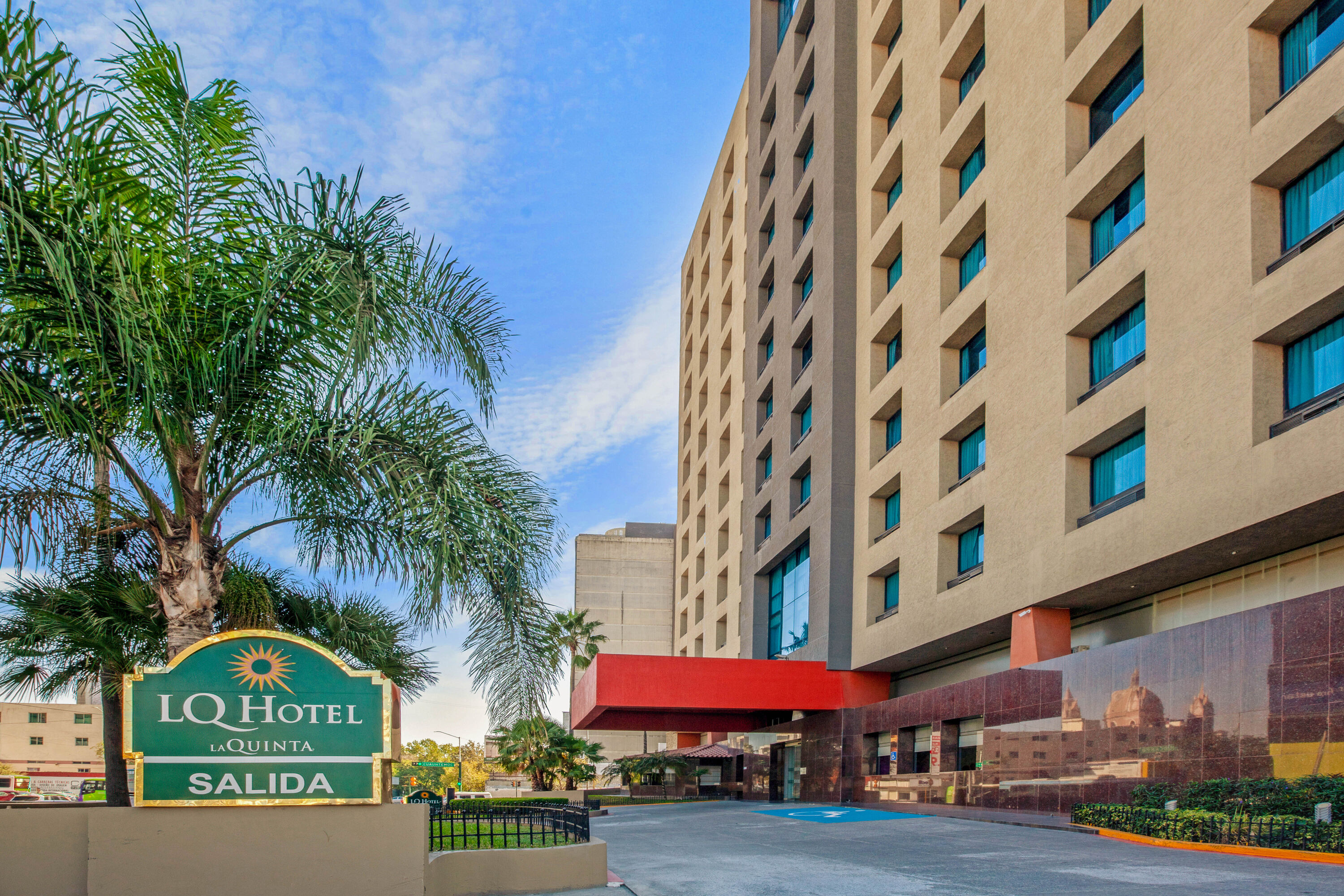 Exterior Day Image of La Quinta by Wyndham Monterrey Centro hotel in Monterrey, Other than US/Canada