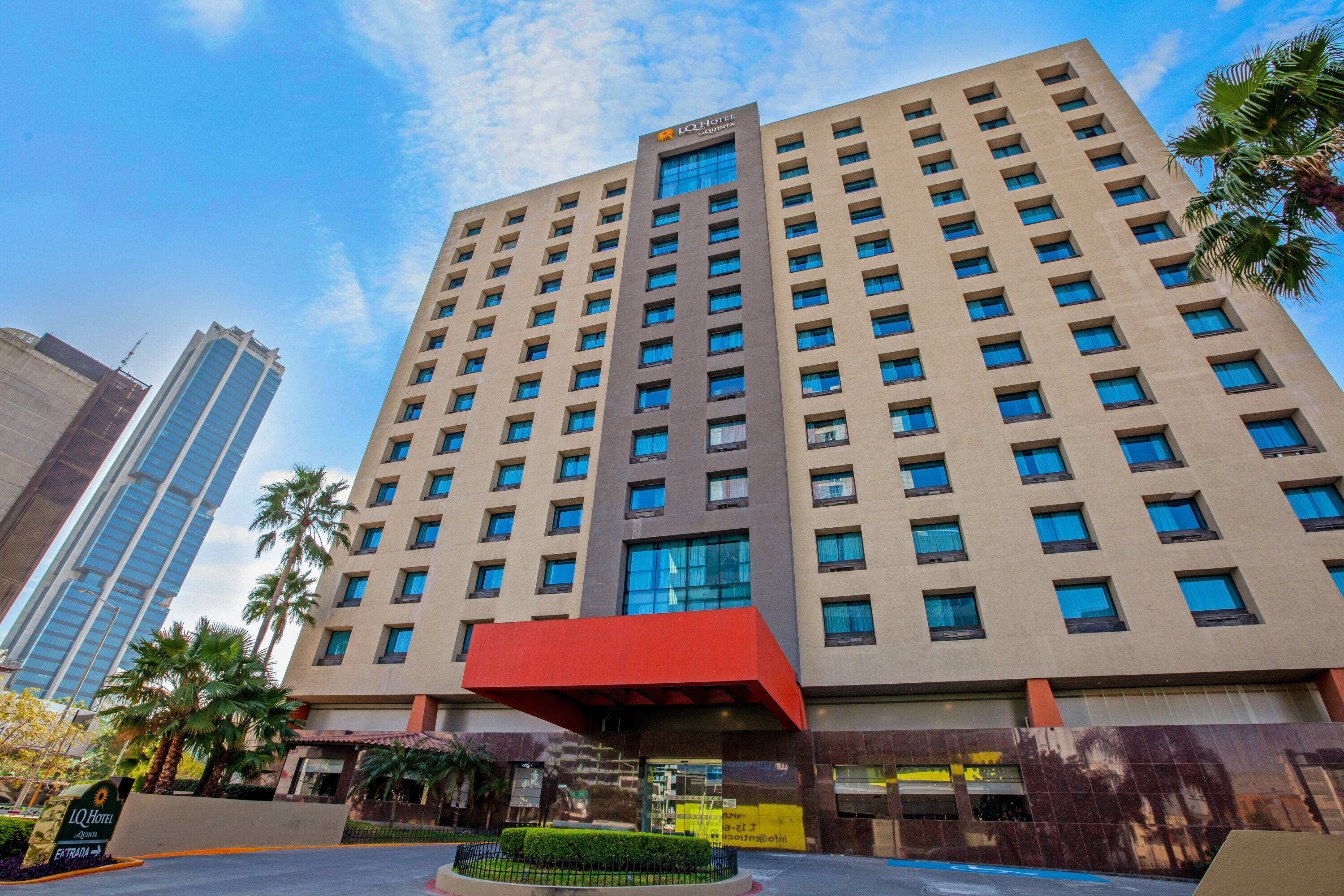 Exterior Day Image of La Quinta by Wyndham Monterrey Centro hotel in Monterrey, Other than US/Canada