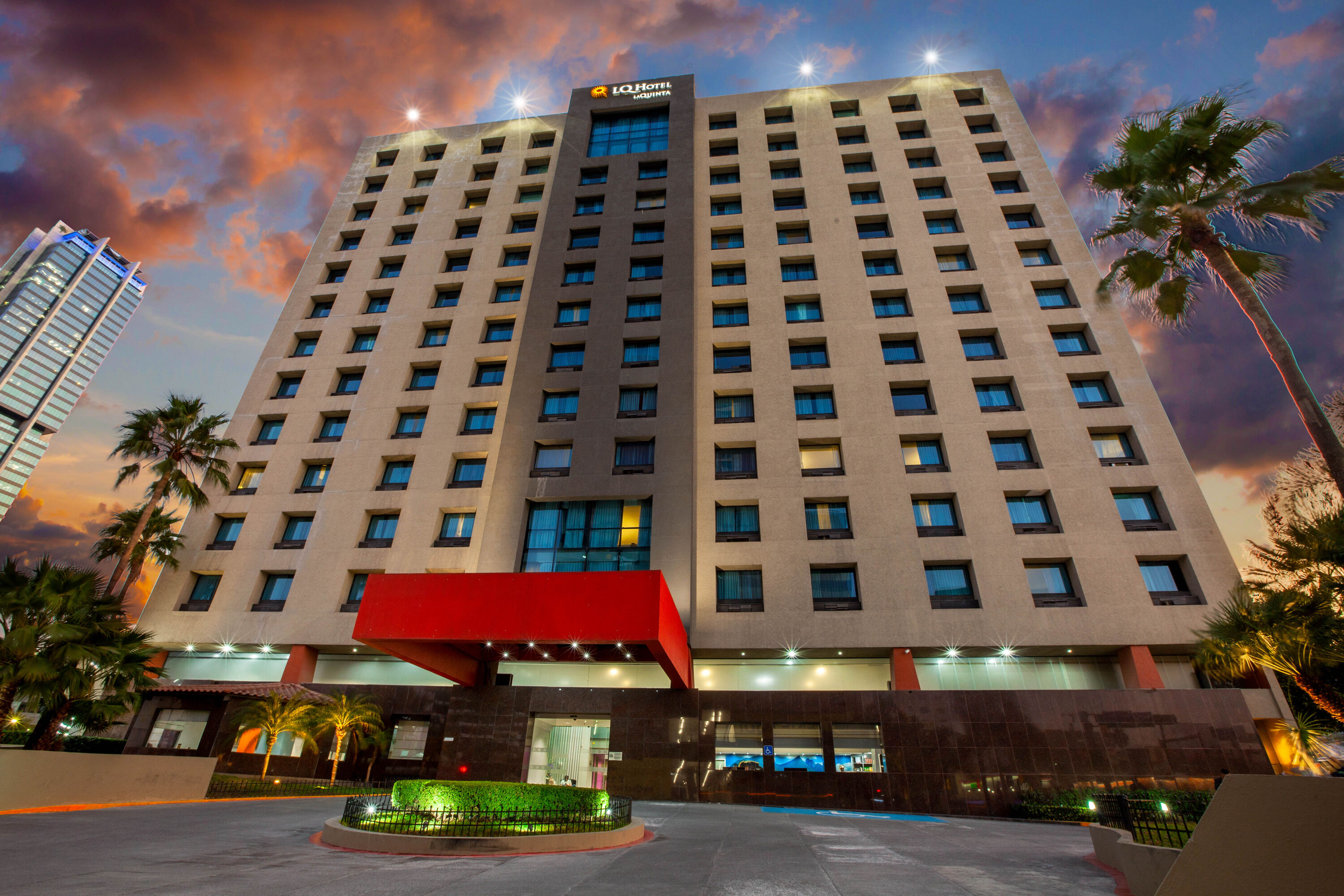 Exterior Dusk Image of La Quinta by Wyndham Monterrey Centro hotel in Monterrey, Other than US/Canada