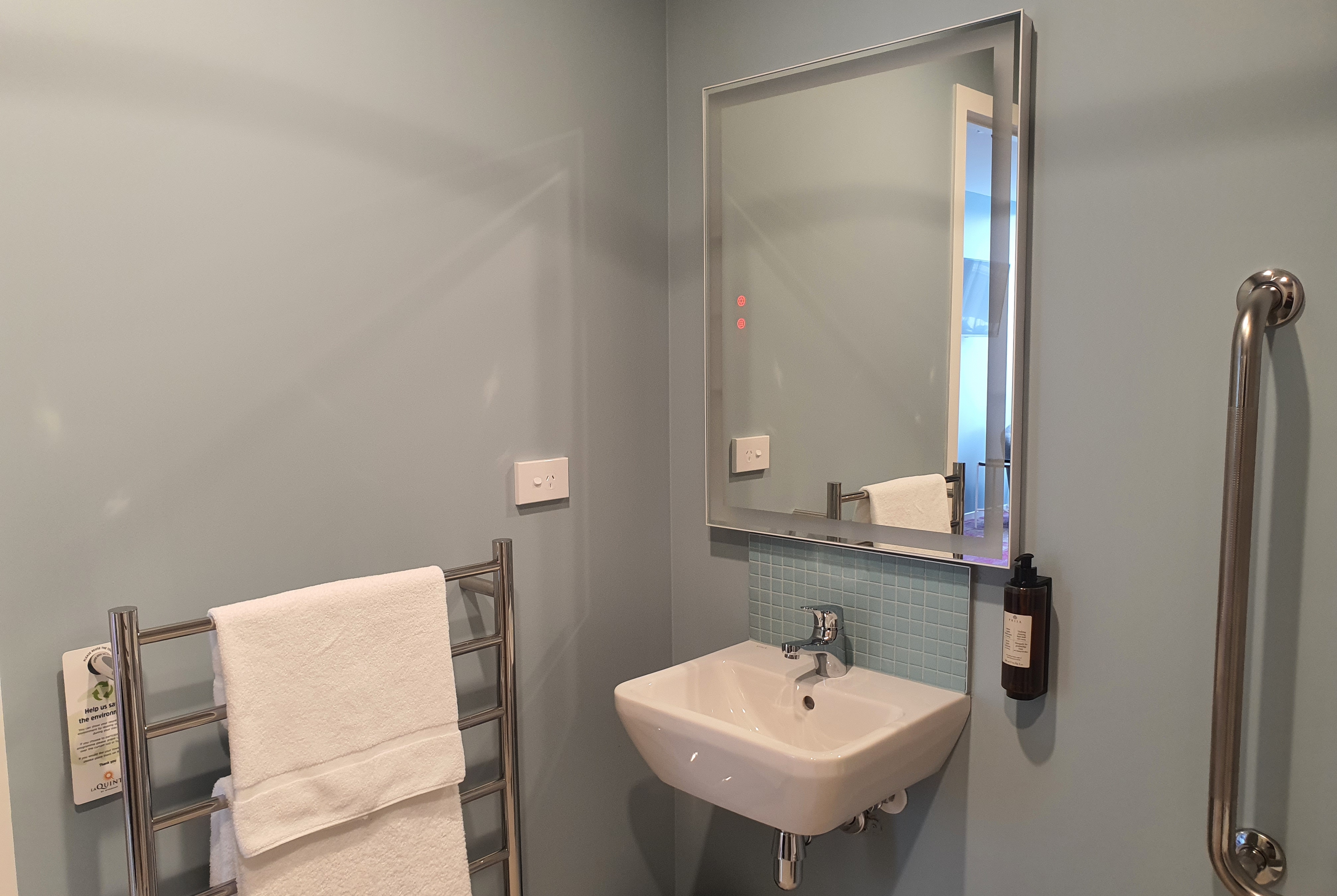 Guest room bath at the La Quinta by Wyndham Parnell Auckland in Auckland, Other than US/Canada