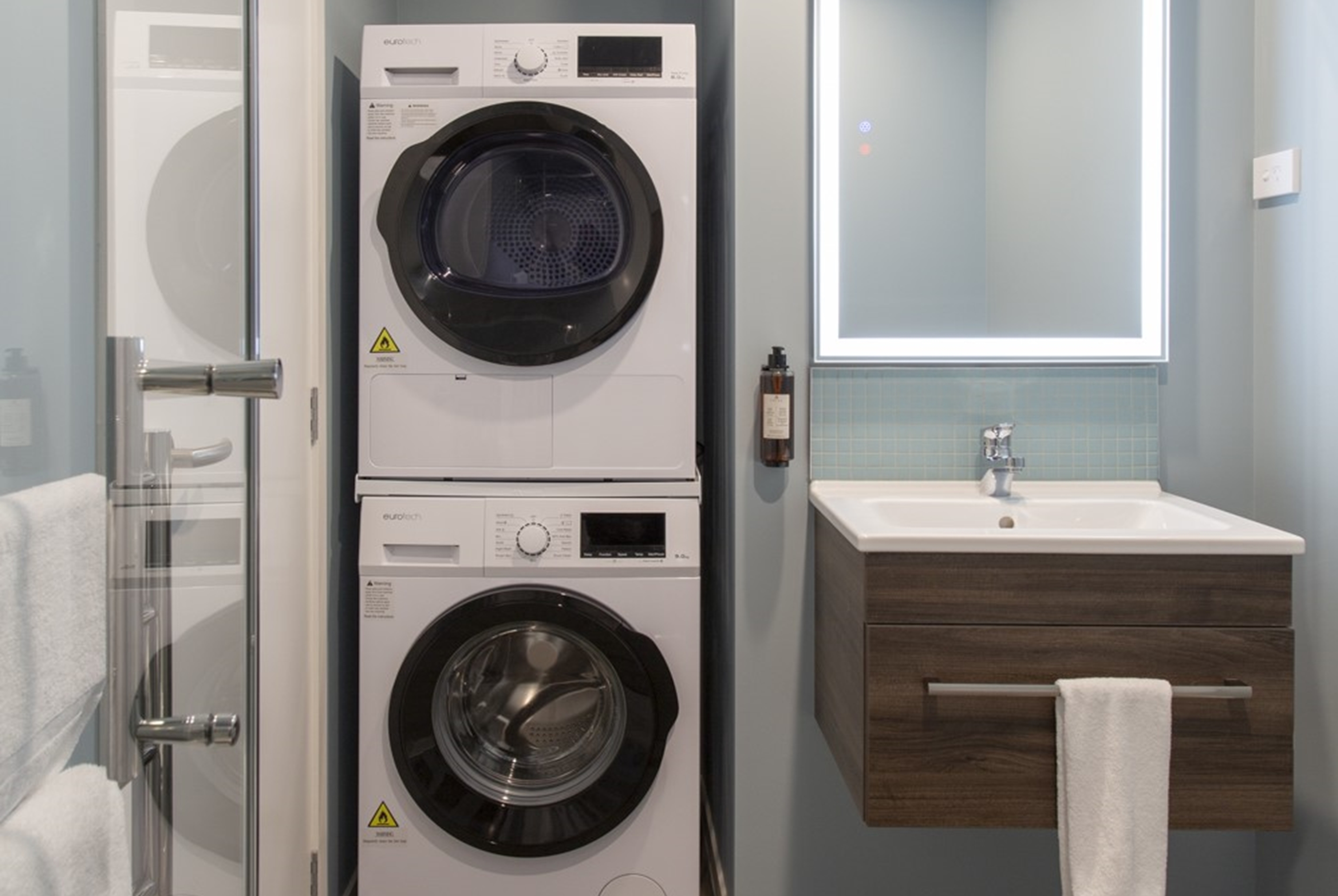 Guest room bath at the La Quinta by Wyndham Parnell Auckland in Auckland, Other than US/Canada
