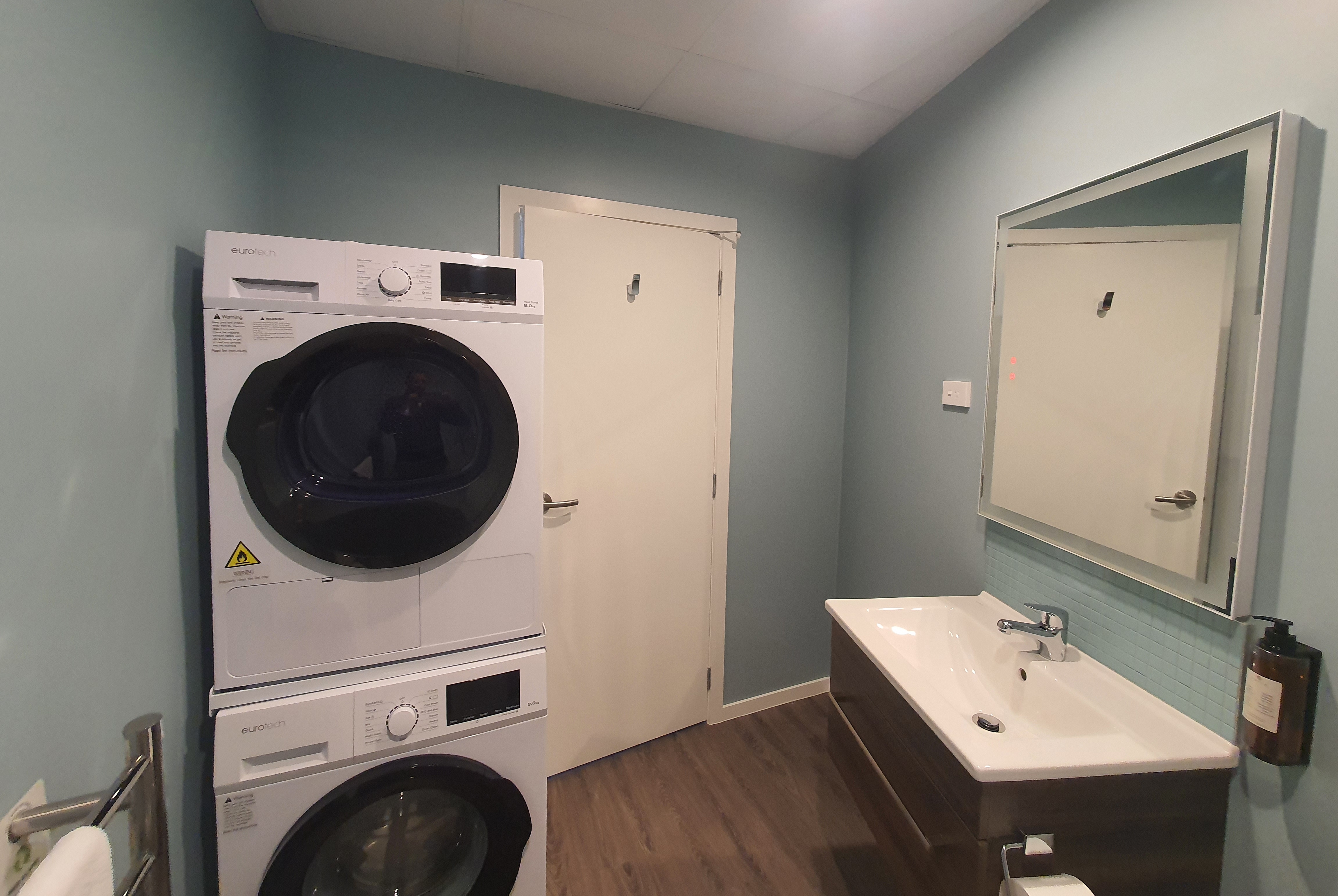 Guest room bath at the La Quinta by Wyndham Parnell Auckland in Auckland, Other than US/Canada