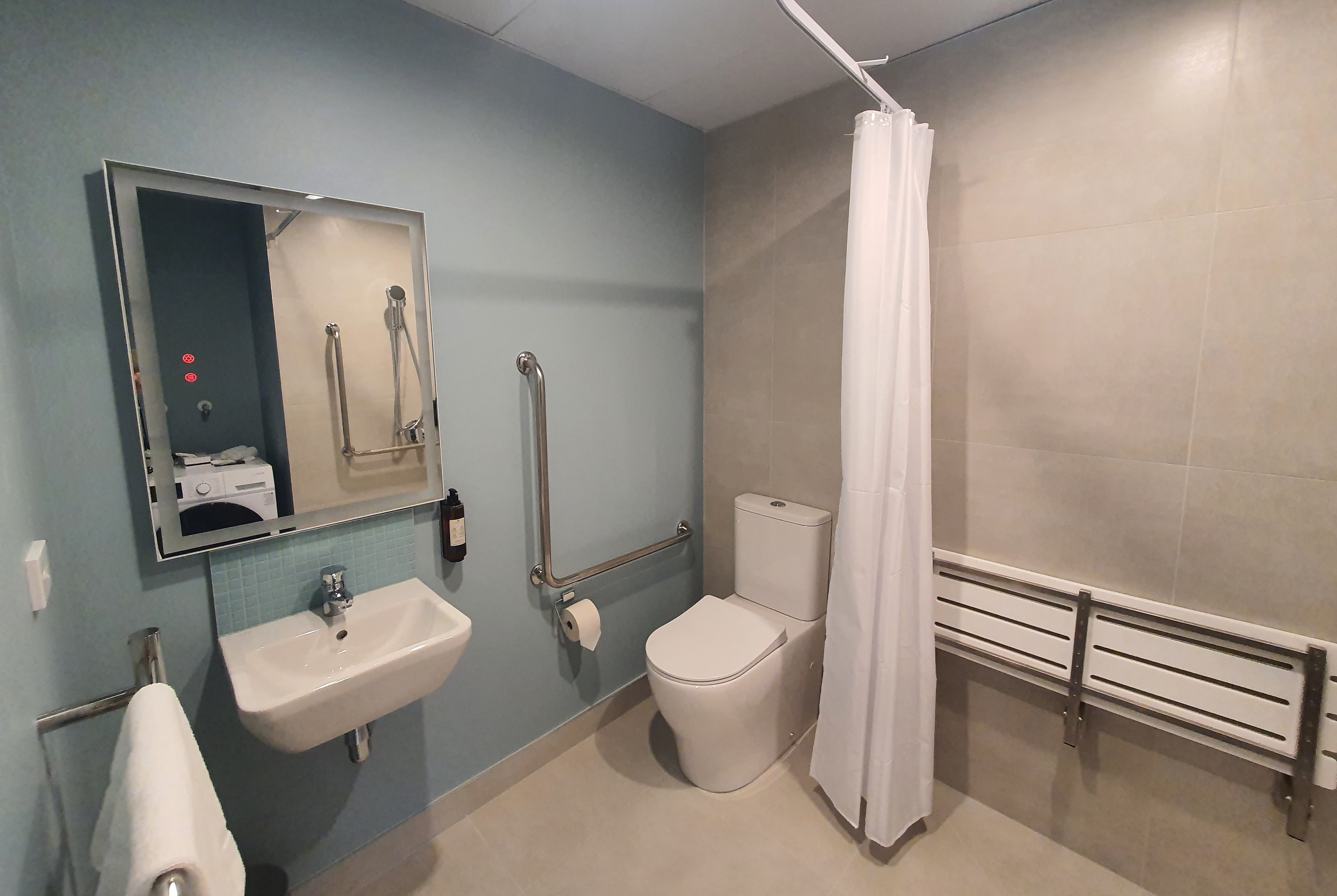 Guest room bath at the La Quinta by Wyndham Parnell Auckland in Auckland, Other than US/Canada