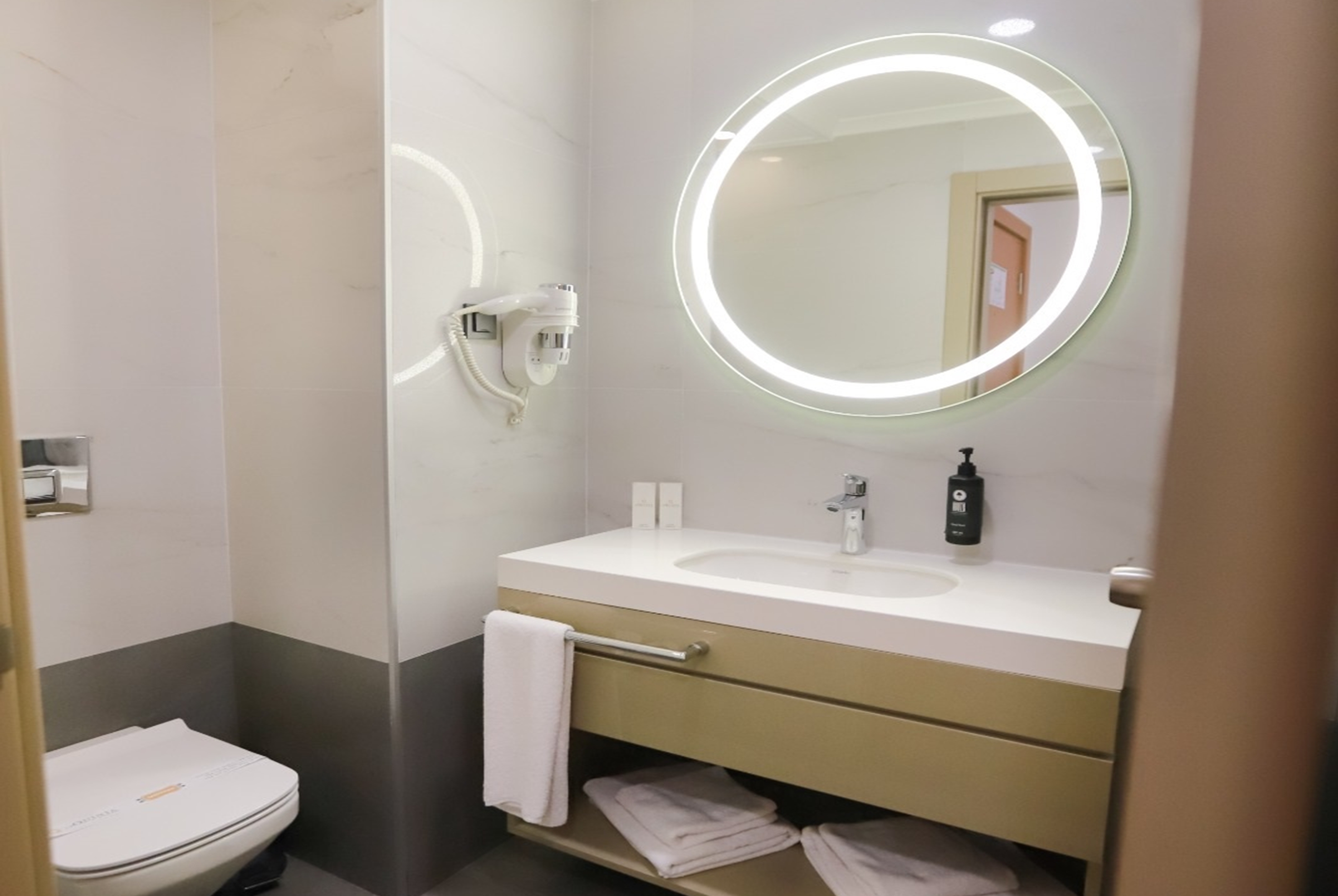 Guest room bath at the La Quinta by Wyndham Giresun in Giresun, Other than US/Canada