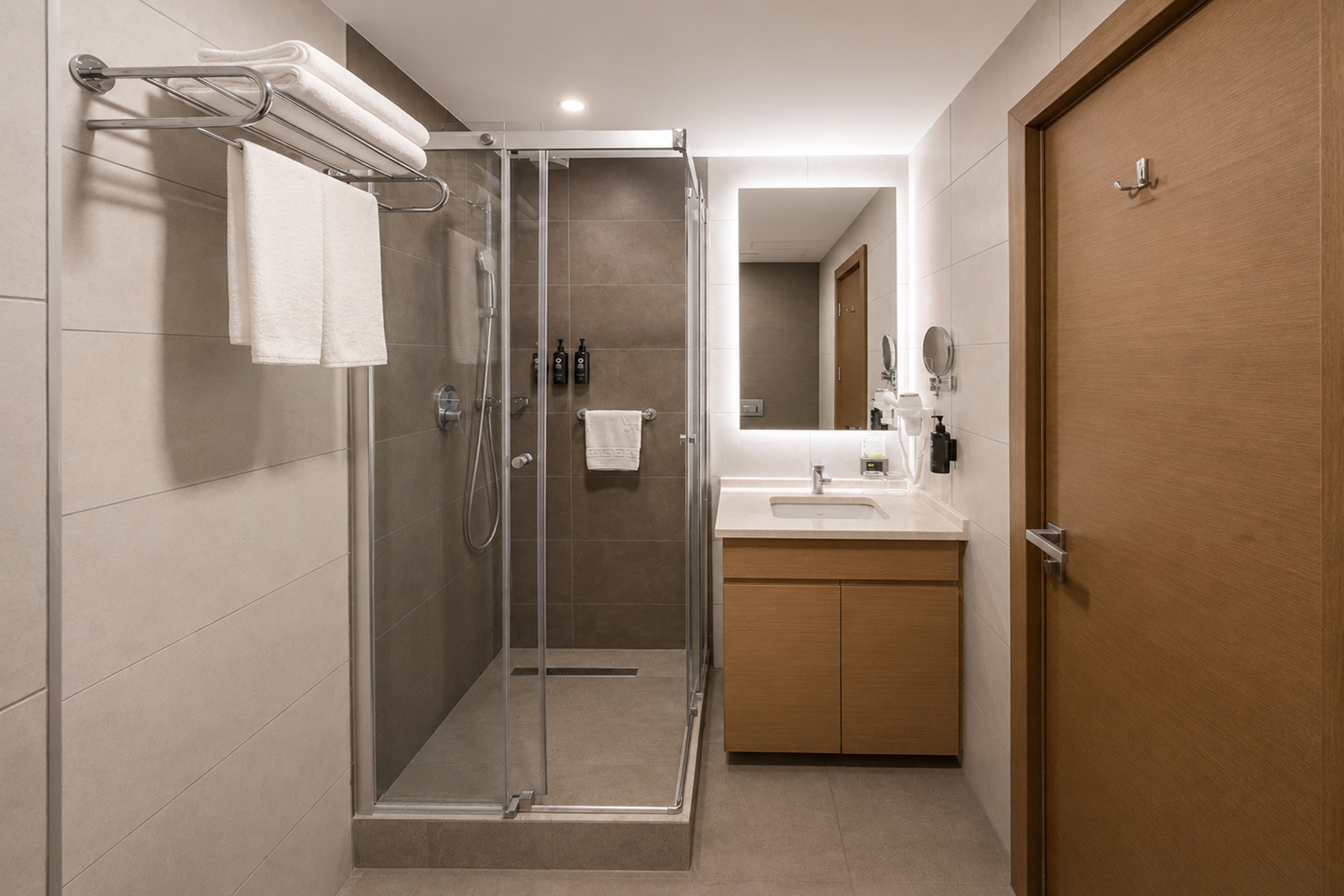 Guest room bath at the La Quinta by Wyndham Istanbul Gunesli in Istanbul, Other than US/Canada