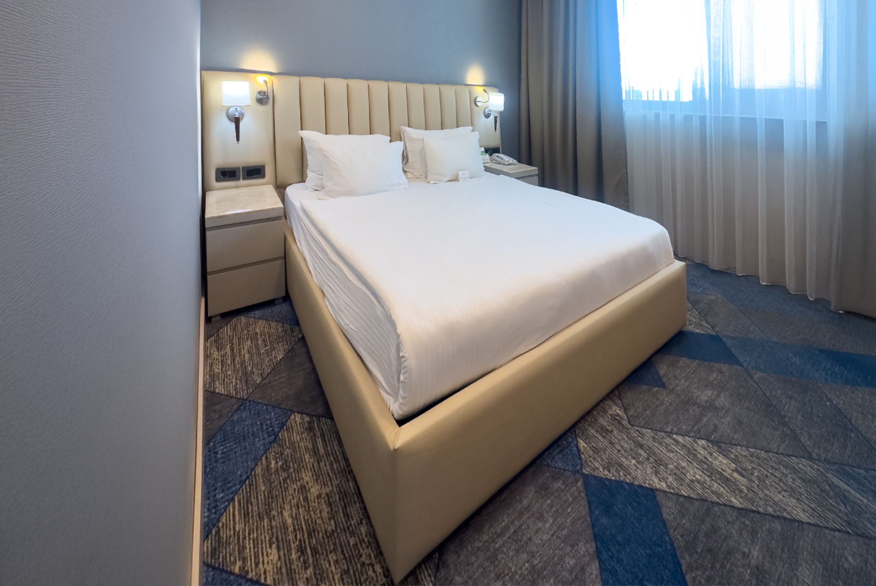 King bed guest room at the La Quinta by Wyndham Istanbul Gunesli in Istanbul, Other than US/Canada