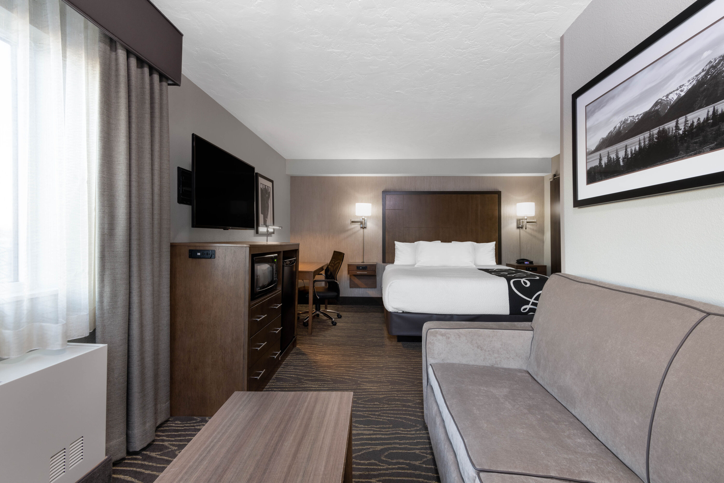 La Quinta Inn & Suites by Wyndham Anchorage Airport suite in Anchorage, Alaska