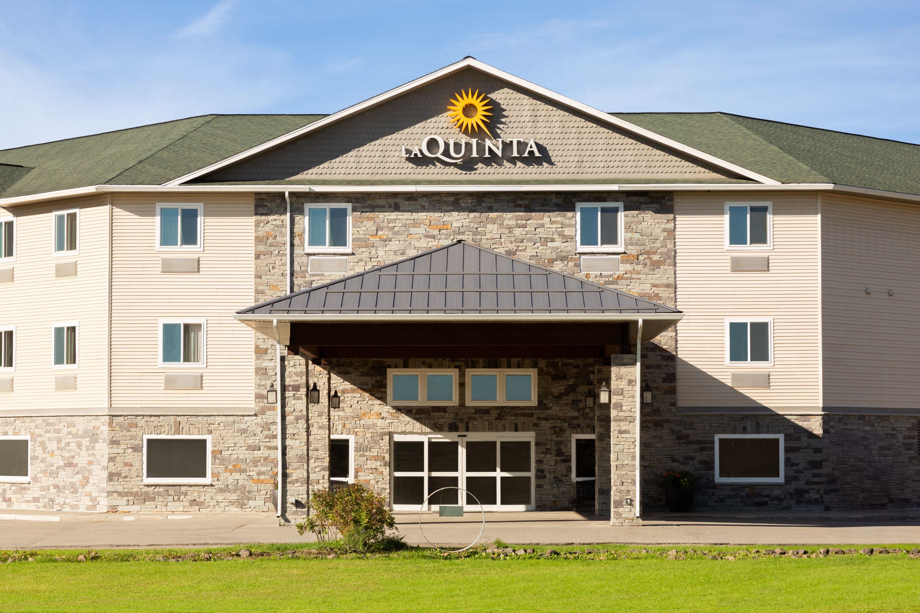 Exterior of La Quinta Inn & Suites by Wyndham Fairbanks Airport hotel in Fairbanks, Alaska