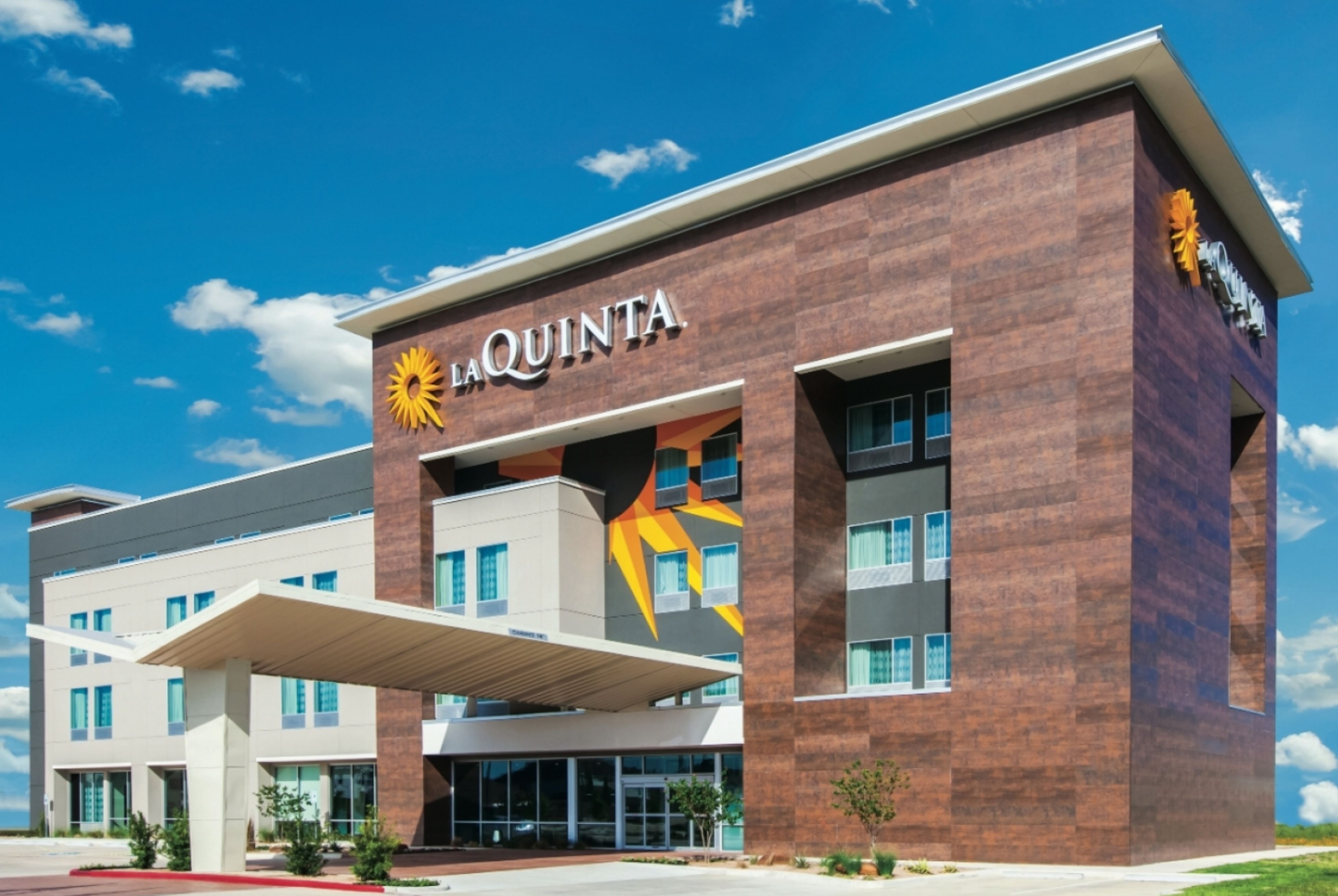 Exterior of La Quinta Inn & Suites by Wyndham Athens hotel in Athens, Alabama