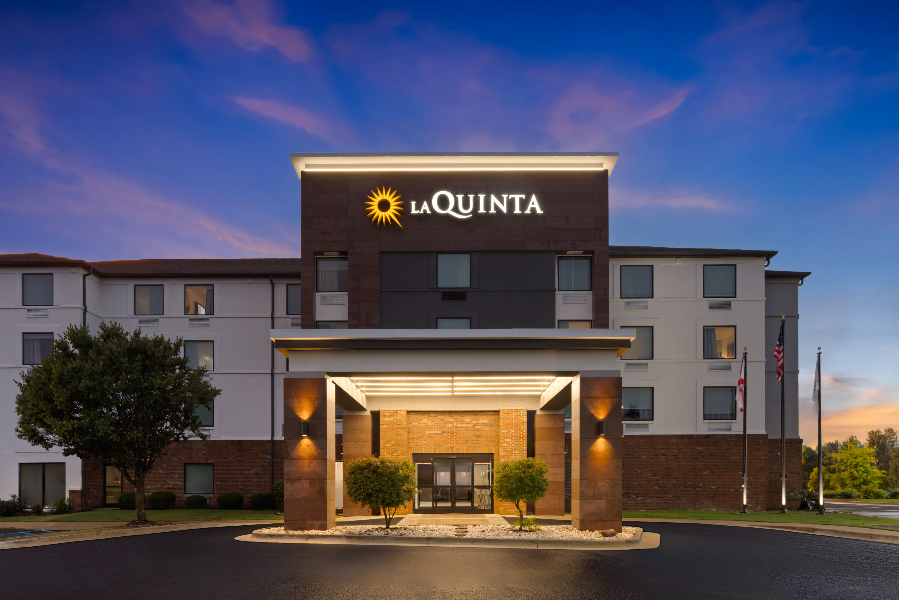 Exterior Dusk Image of La Quinta Inn & Suites by Wyndham Auburn - University Area hotel in Auburn, Alabama