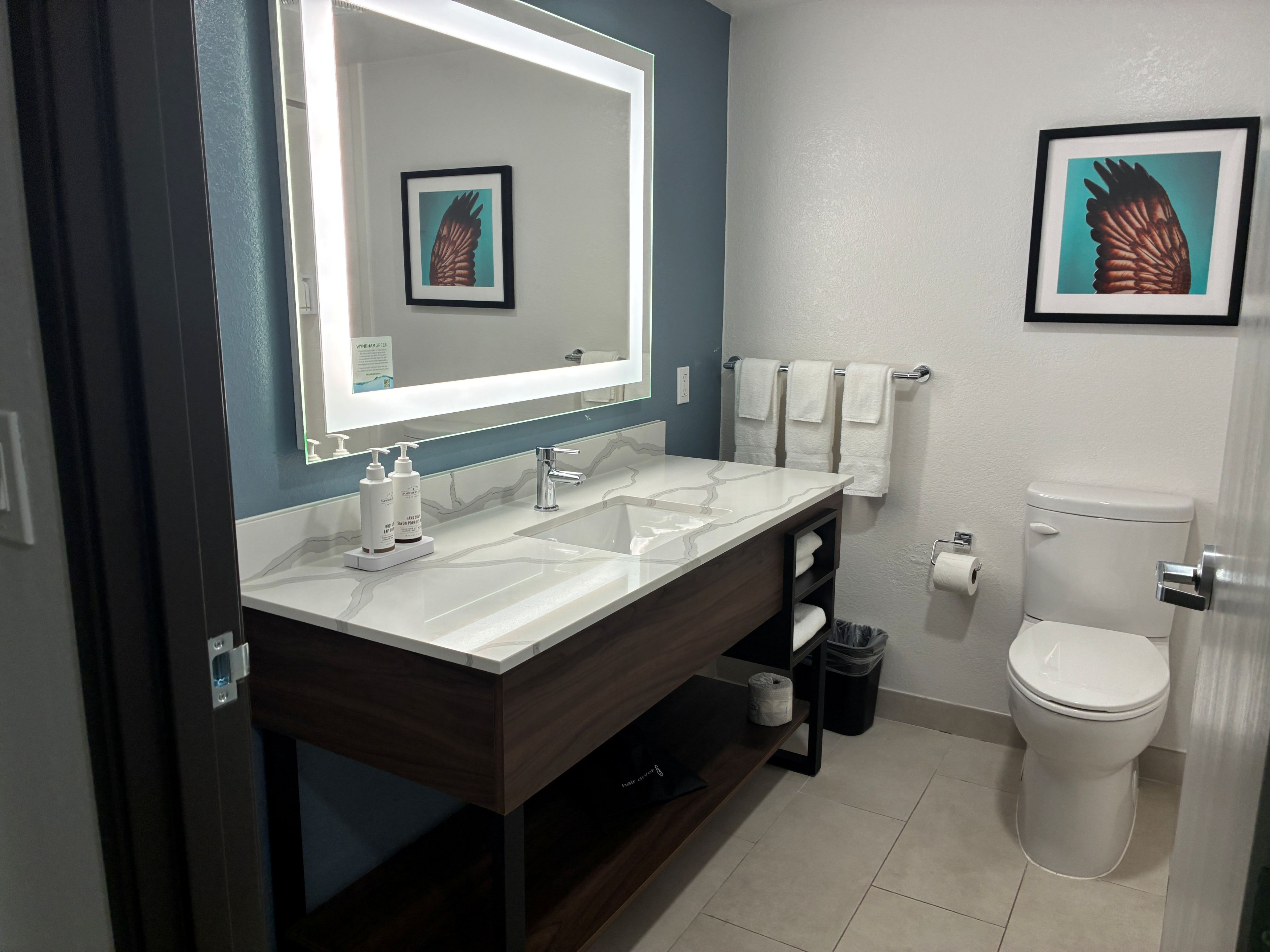 Guest room bath at the La Quinta Inn & Suites by Wyndham Auburn - University Area in Auburn, Alabama