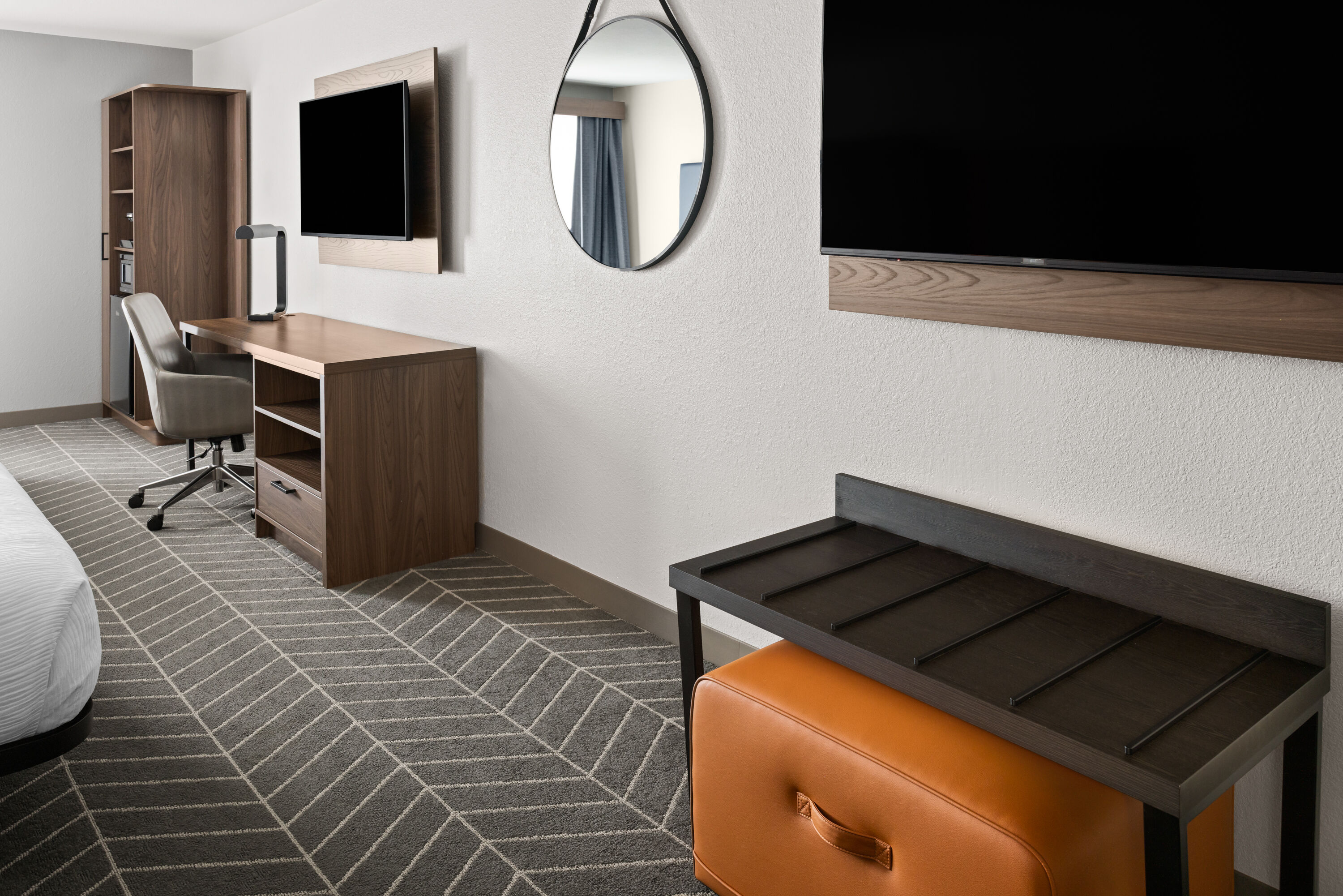 Guest room at the La Quinta Inn & Suites by Wyndham Auburn - University Area in Auburn, Alabama