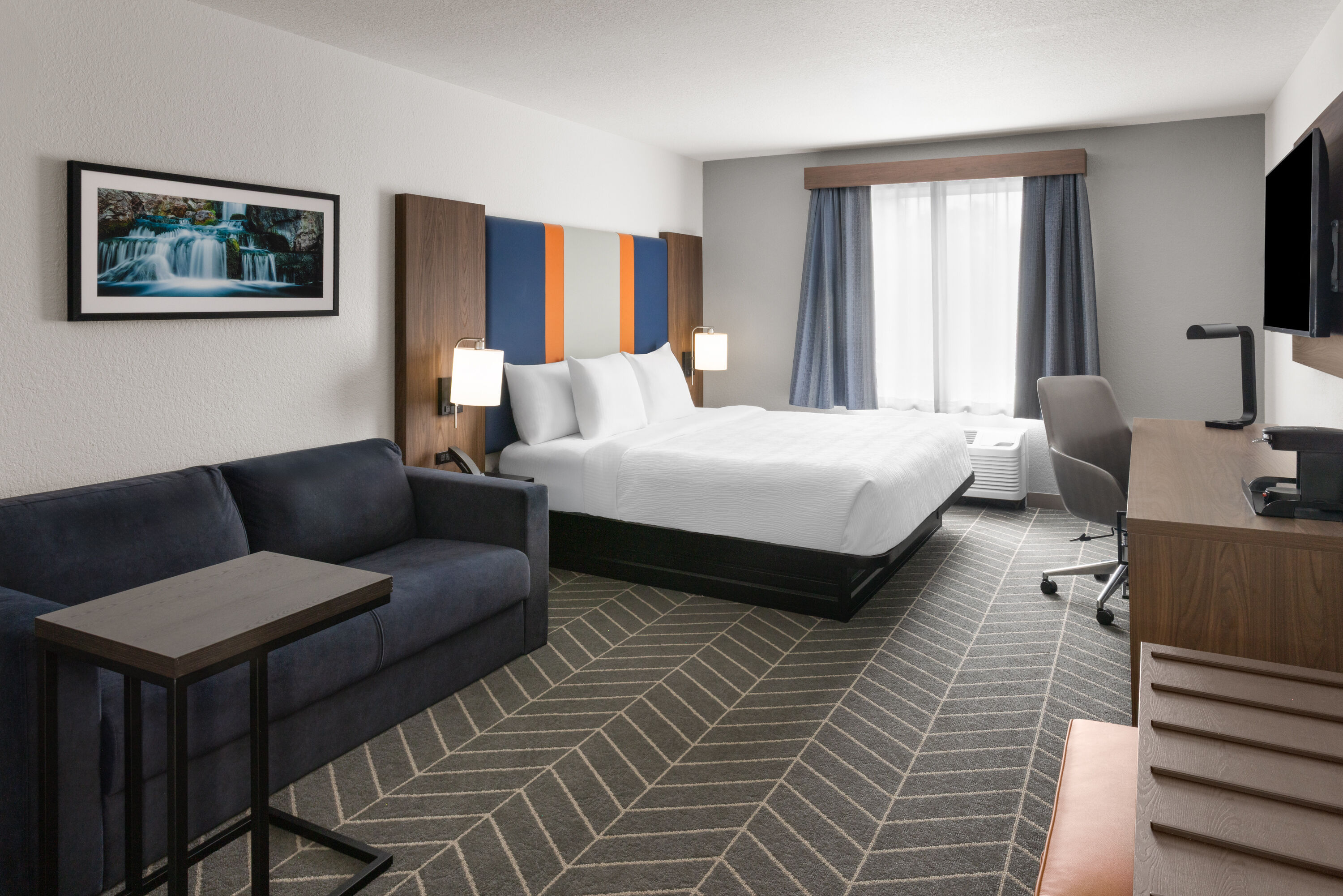 Guest room at the La Quinta Inn & Suites by Wyndham Auburn - University Area in Auburn, Alabama