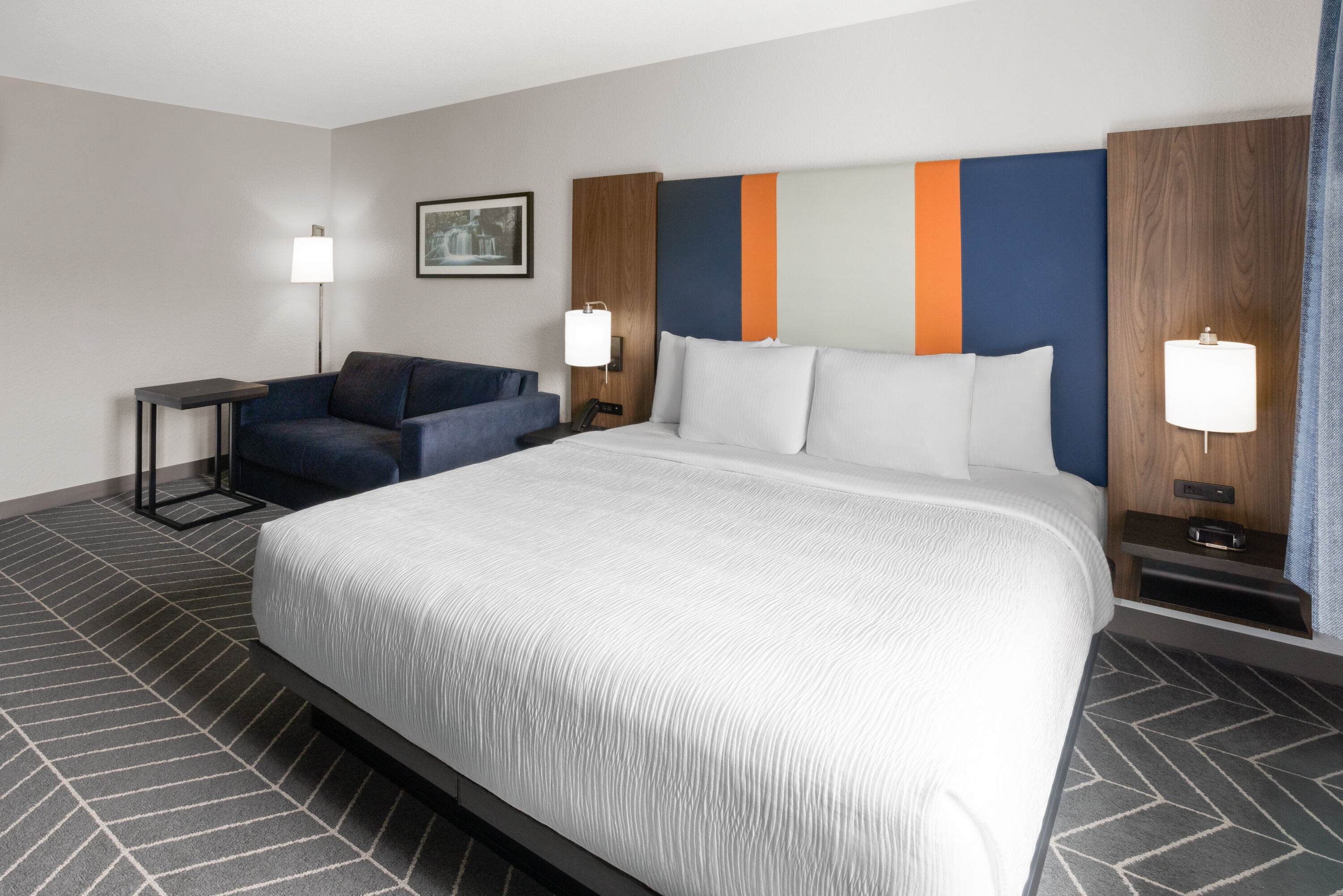 Guest room at the La Quinta Inn & Suites by Wyndham Auburn - University Area in Auburn, Alabama