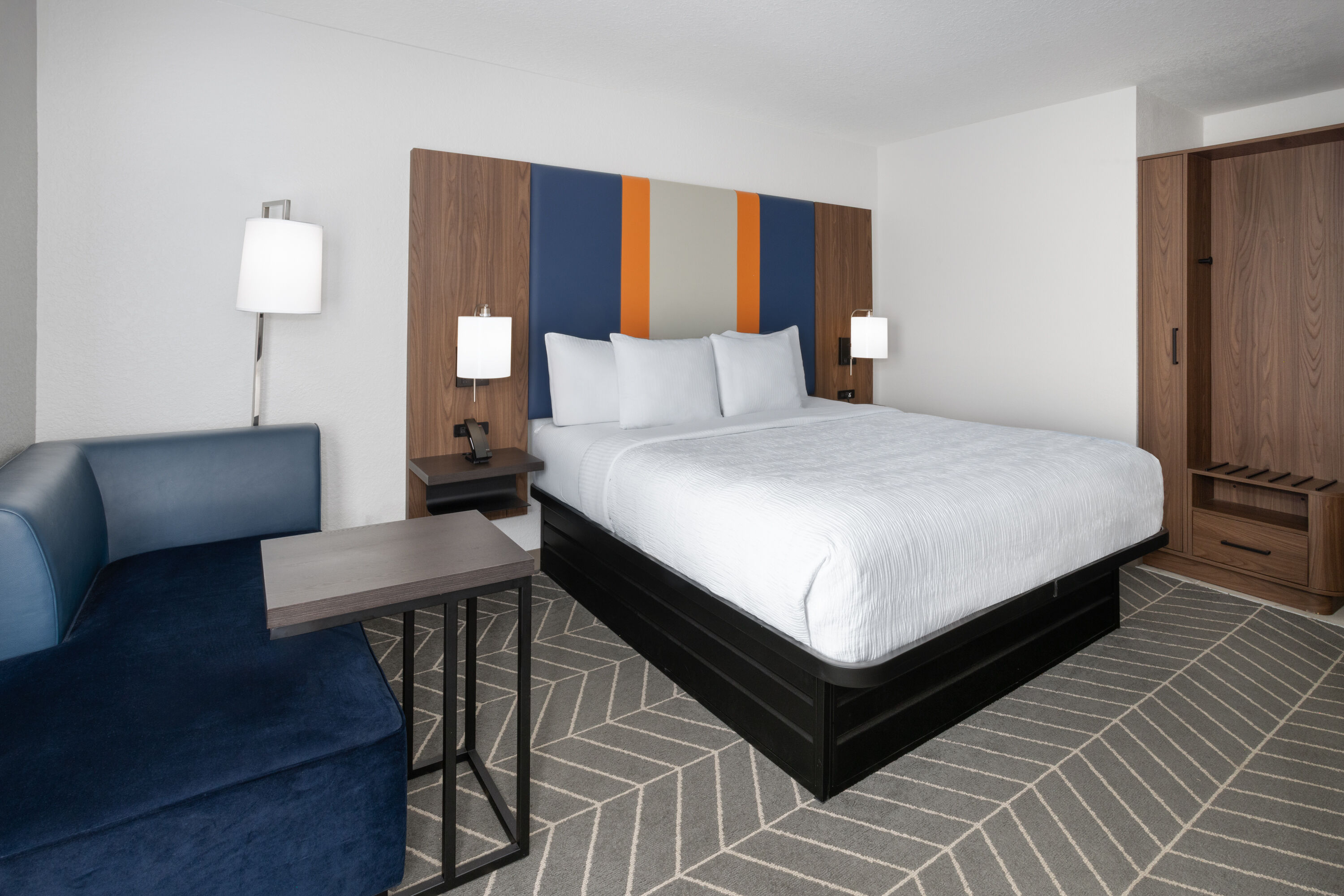 Guest room at the La Quinta Inn & Suites by Wyndham Auburn - University Area in Auburn, Alabama
