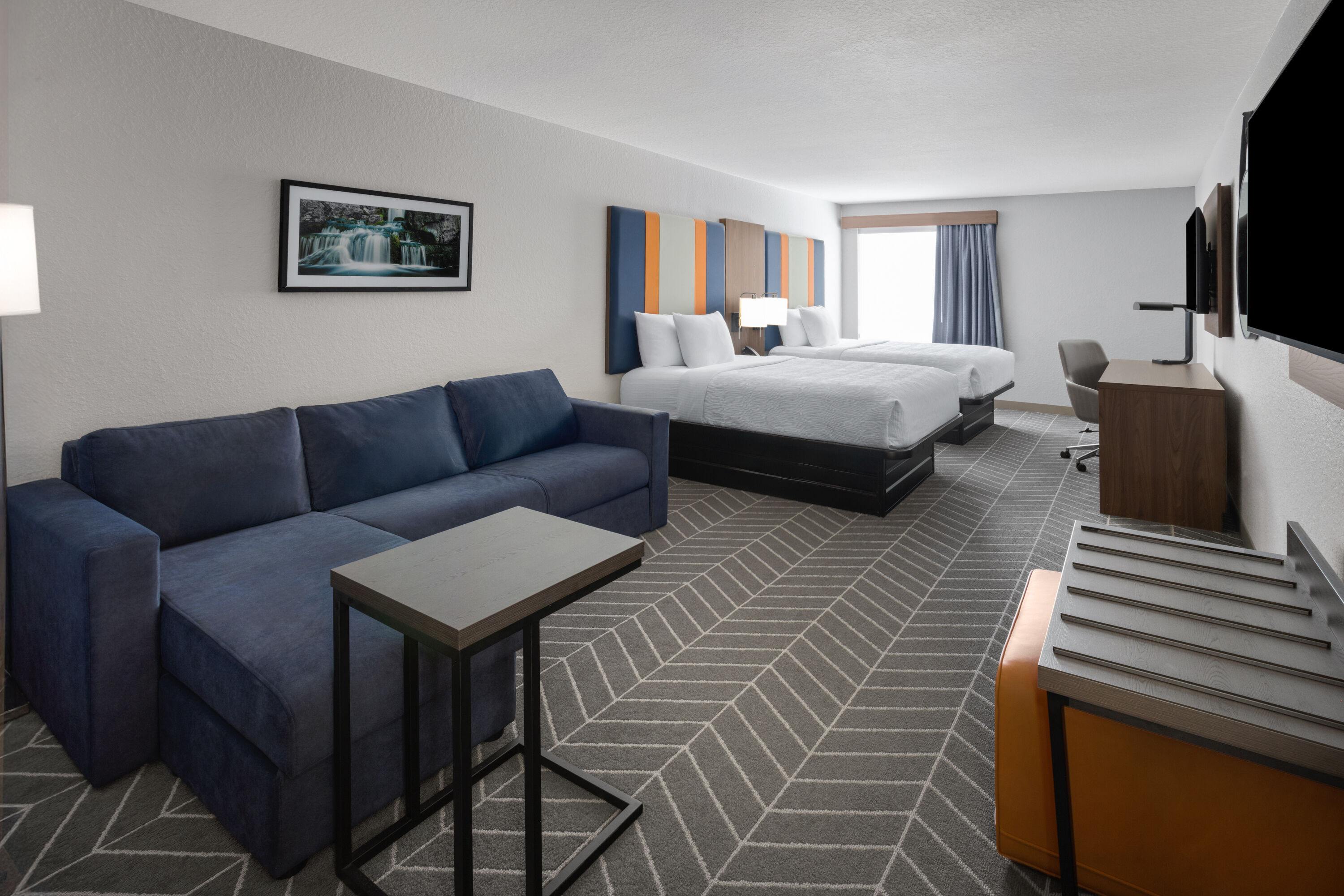 La Quinta Inn & Suites by Wyndham Auburn - University Area suite in Auburn, Alabama