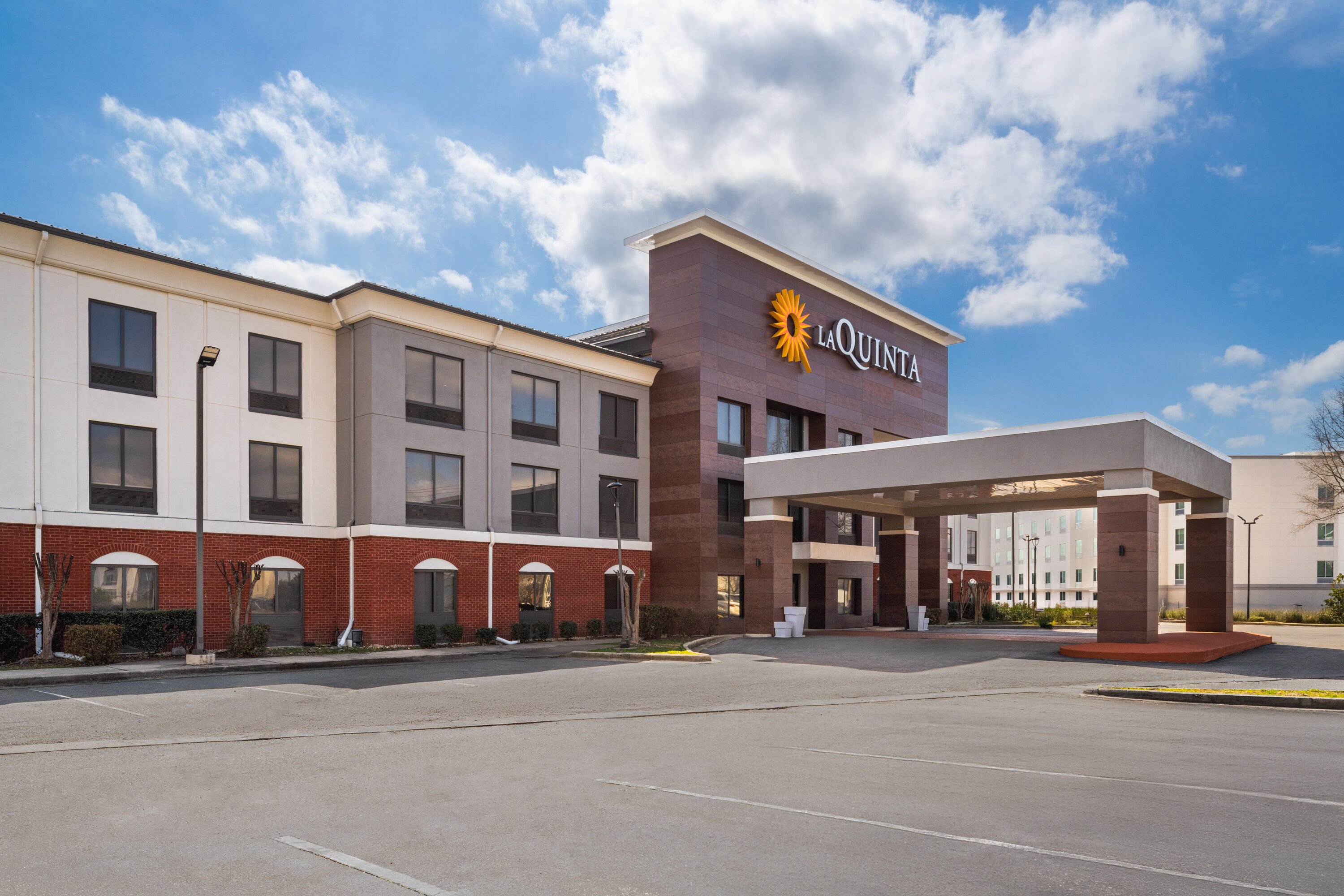 Exterior Day Image of La Quinta Inn & Suites by Wyndham Bessemer hotel in Bessemer, Alabama