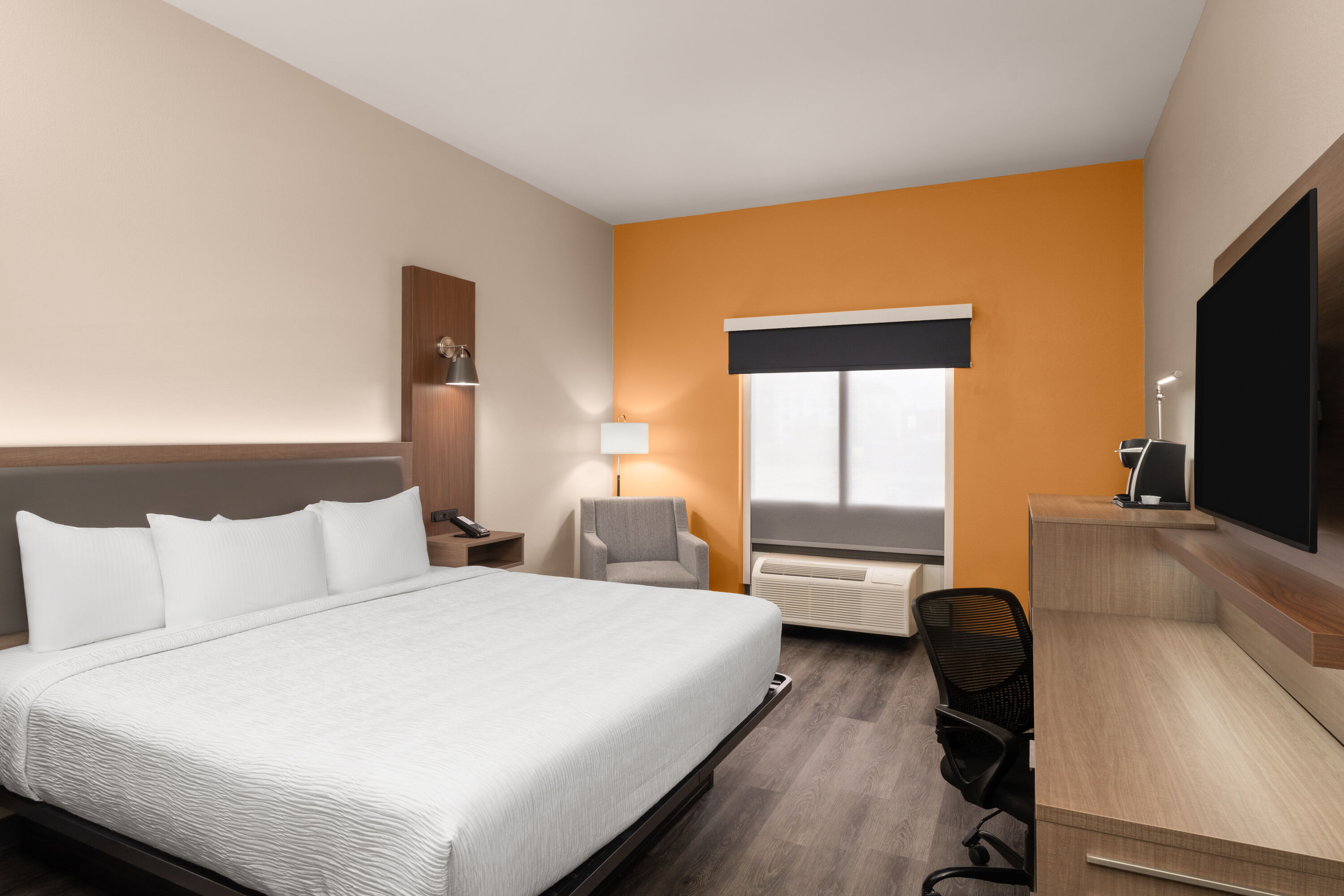 Guest room at the La Quinta Inn & Suites by Wyndham Bessemer in Bessemer, Alabama