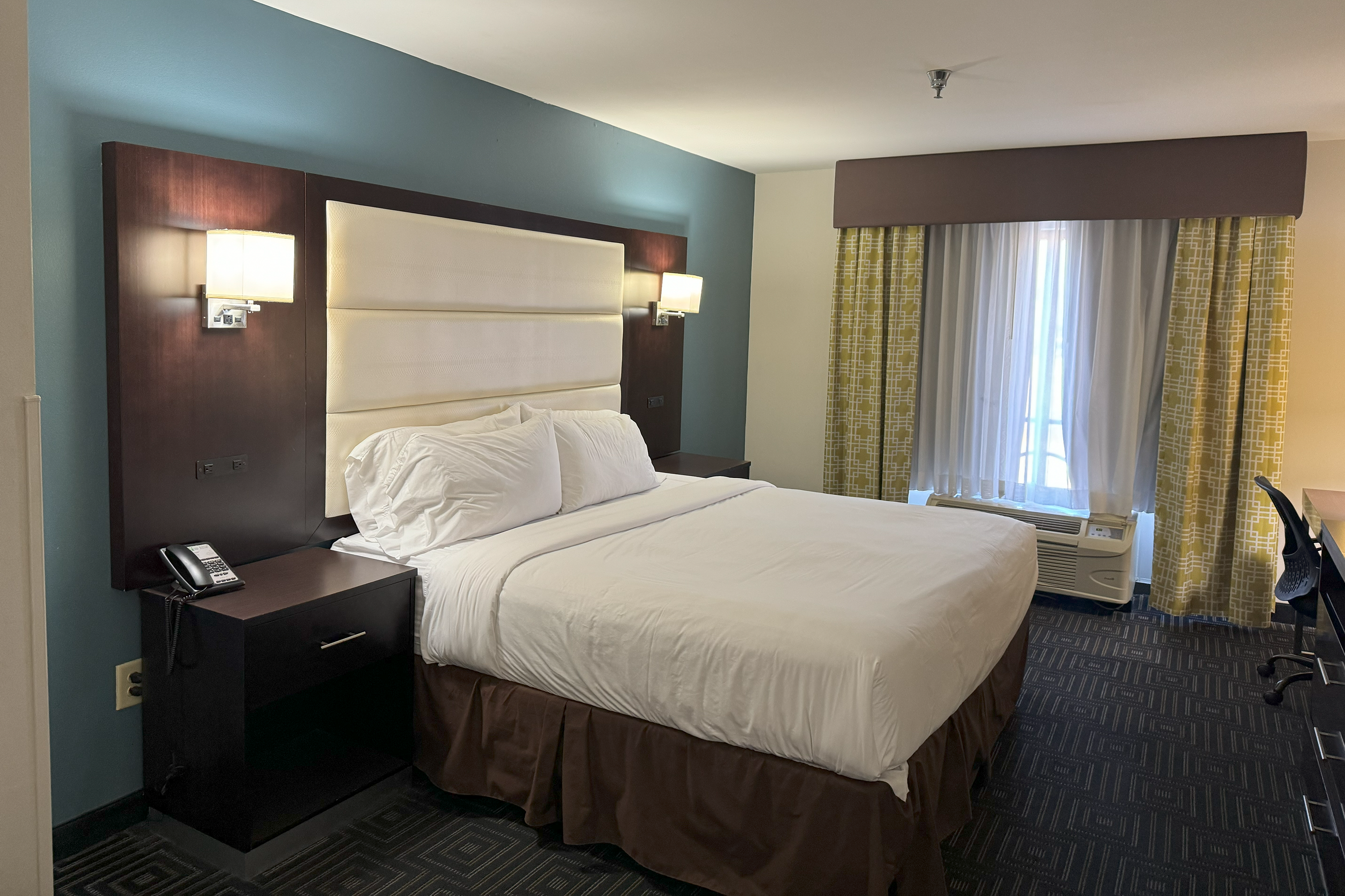 Guest room at the La Quinta Inn & Suites by Wyndham Bessemer in Bessemer, Alabama