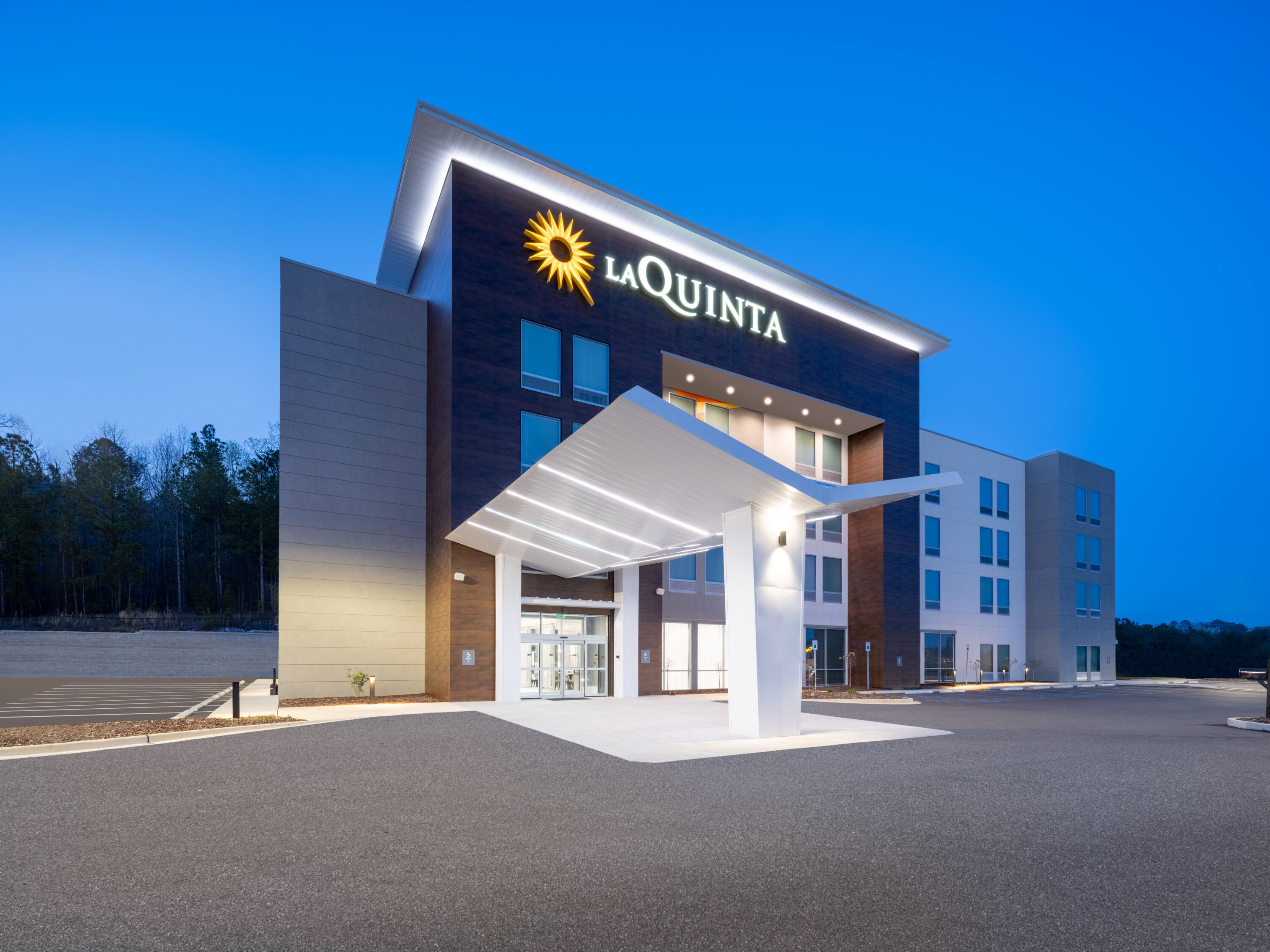 Exterior Dusk Image of La Quinta by Wyndham Chelsea Birmingham hotel in Chelsea, Alabama