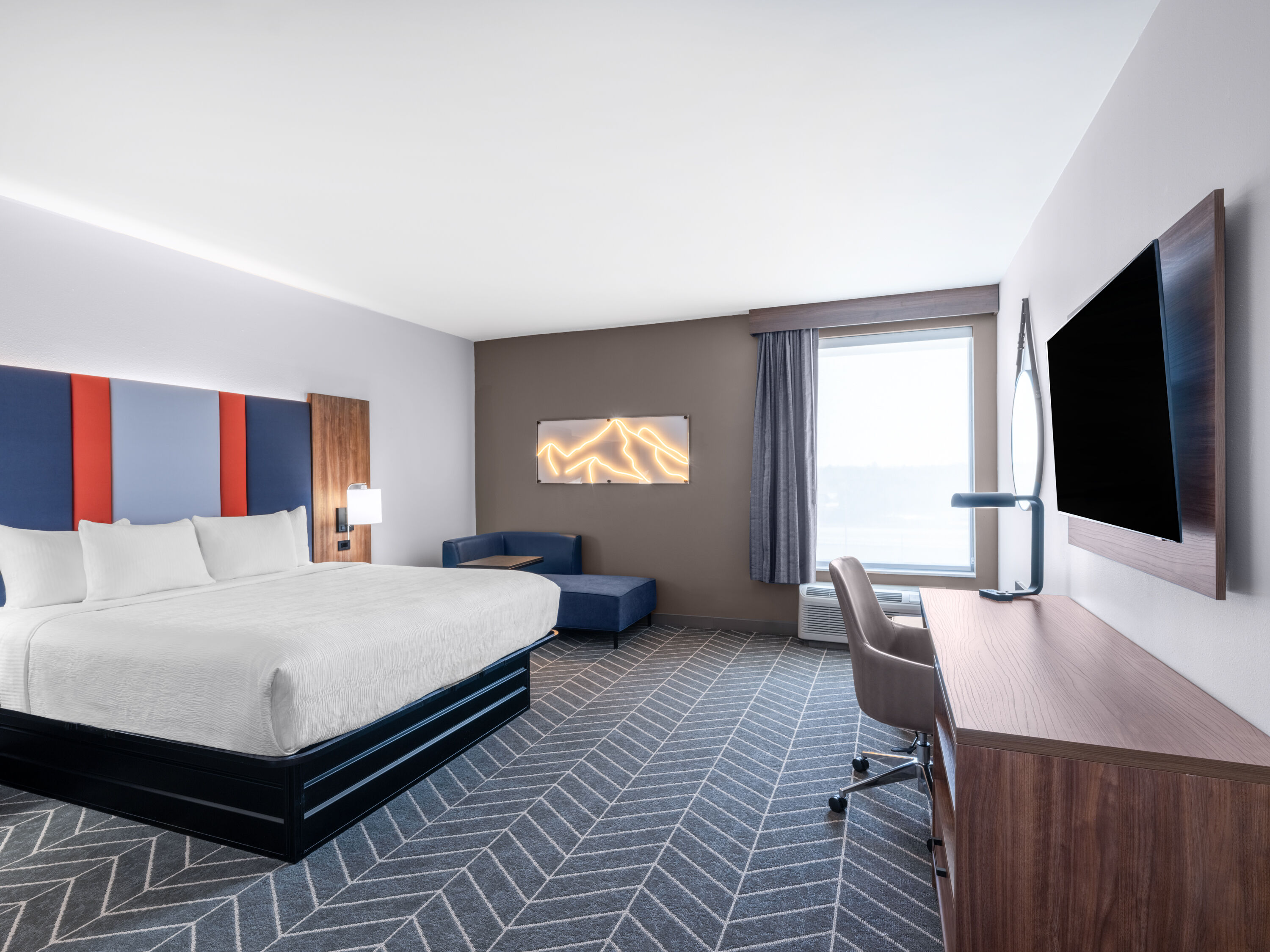 La Quinta by Wyndham Chelsea Birmingham suite in Chelsea, Alabama