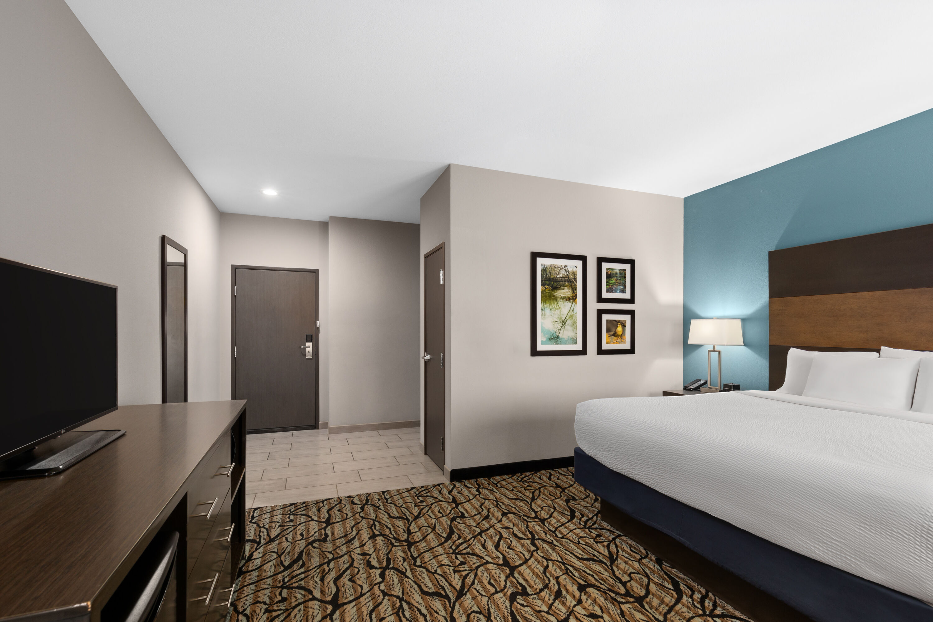 Guest room at the La Quinta Inn & Suites by Wyndham Cullman in Cullman, Alabama