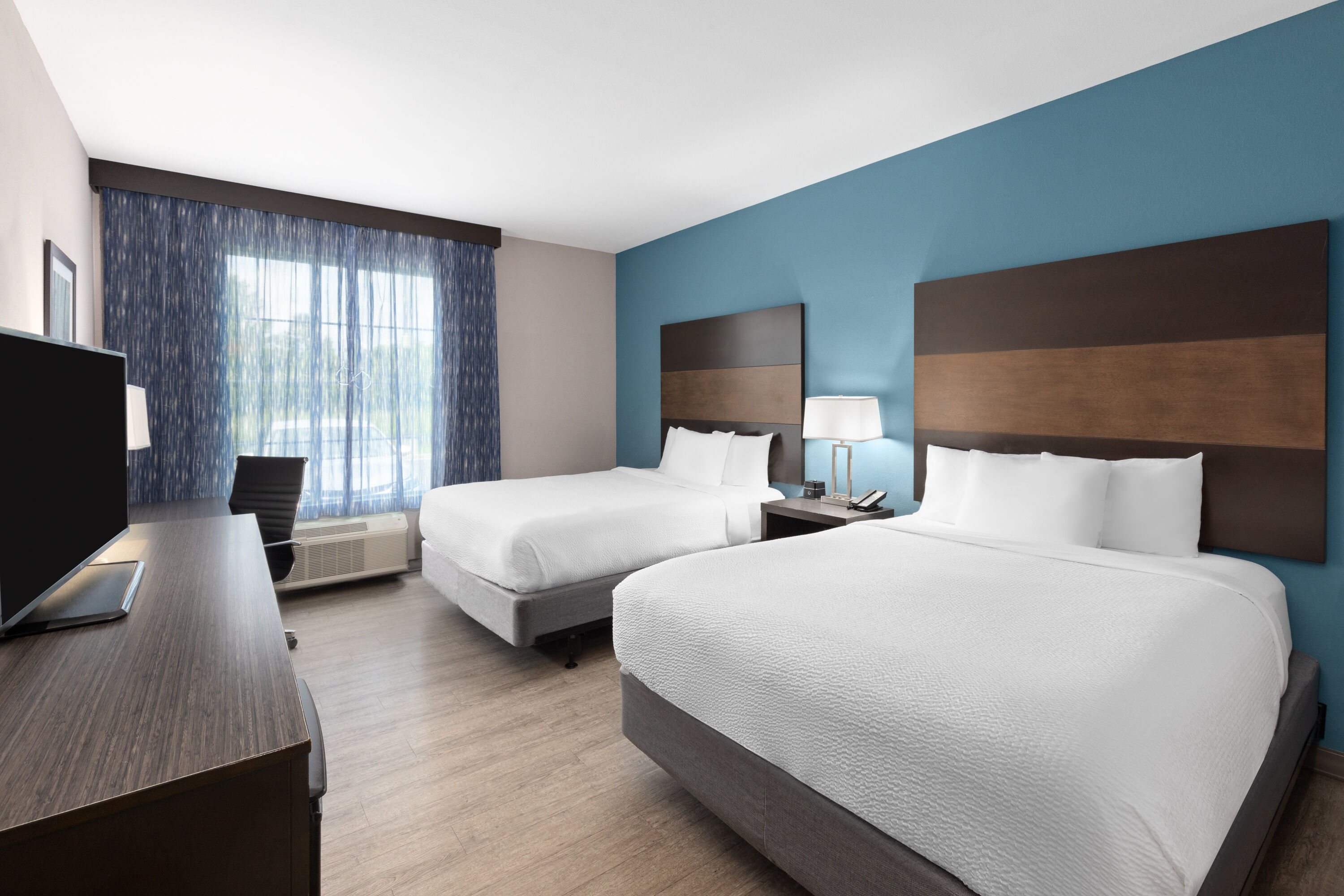 Guest room at the La Quinta Inn & Suites by Wyndham Cullman in Cullman, Alabama