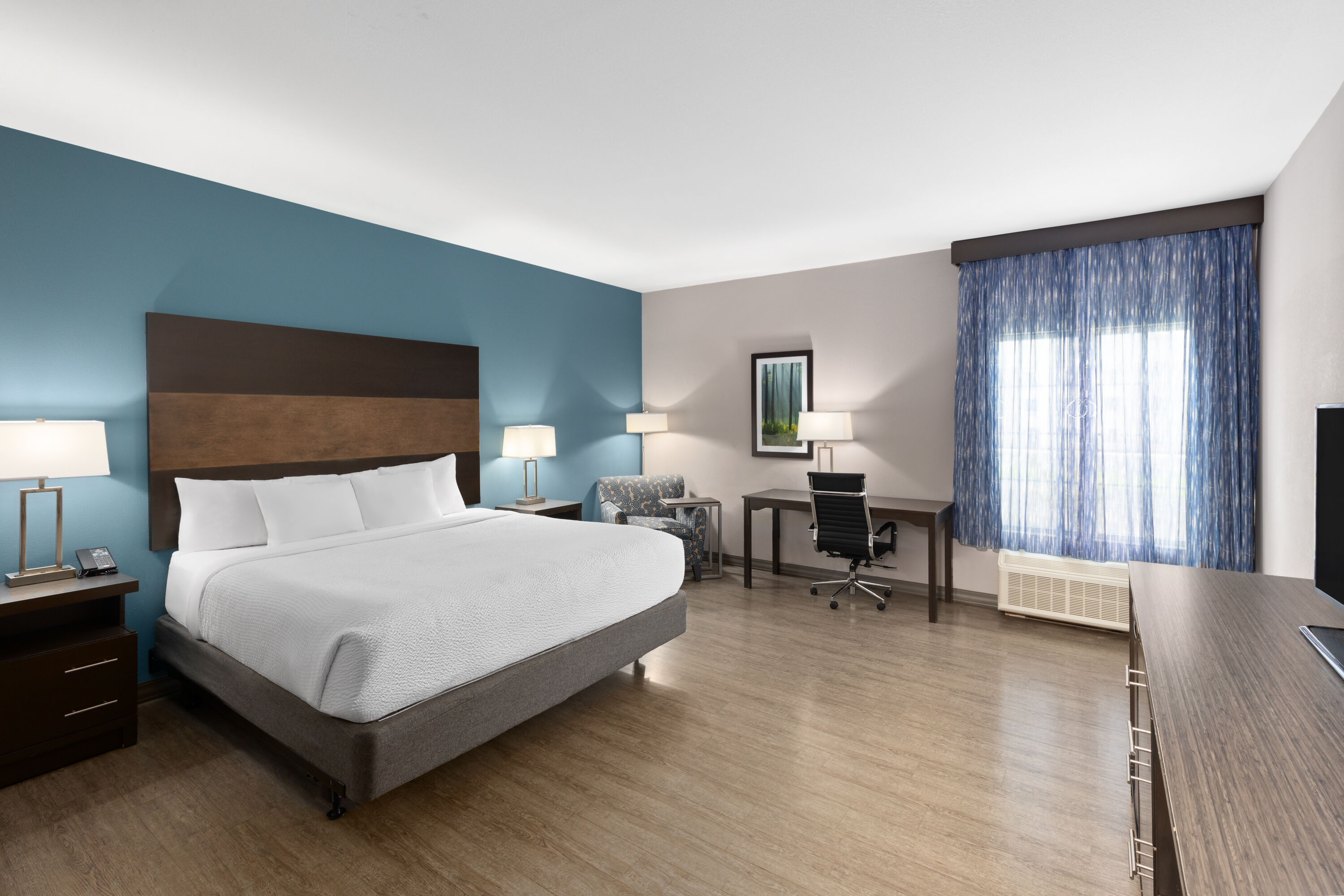 Guest room at the La Quinta Inn & Suites by Wyndham Cullman in Cullman, Alabama