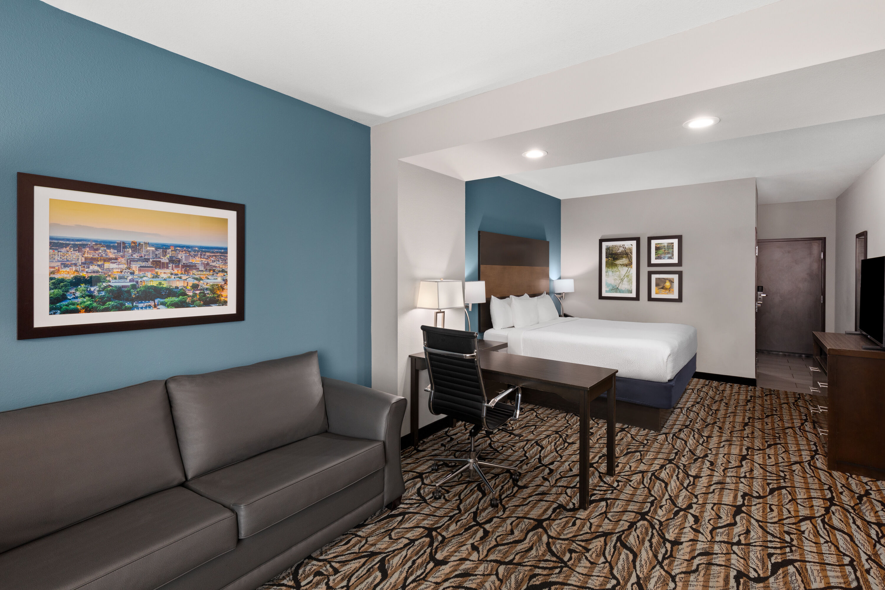 Guest room at the La Quinta Inn & Suites by Wyndham Cullman in Cullman, Alabama