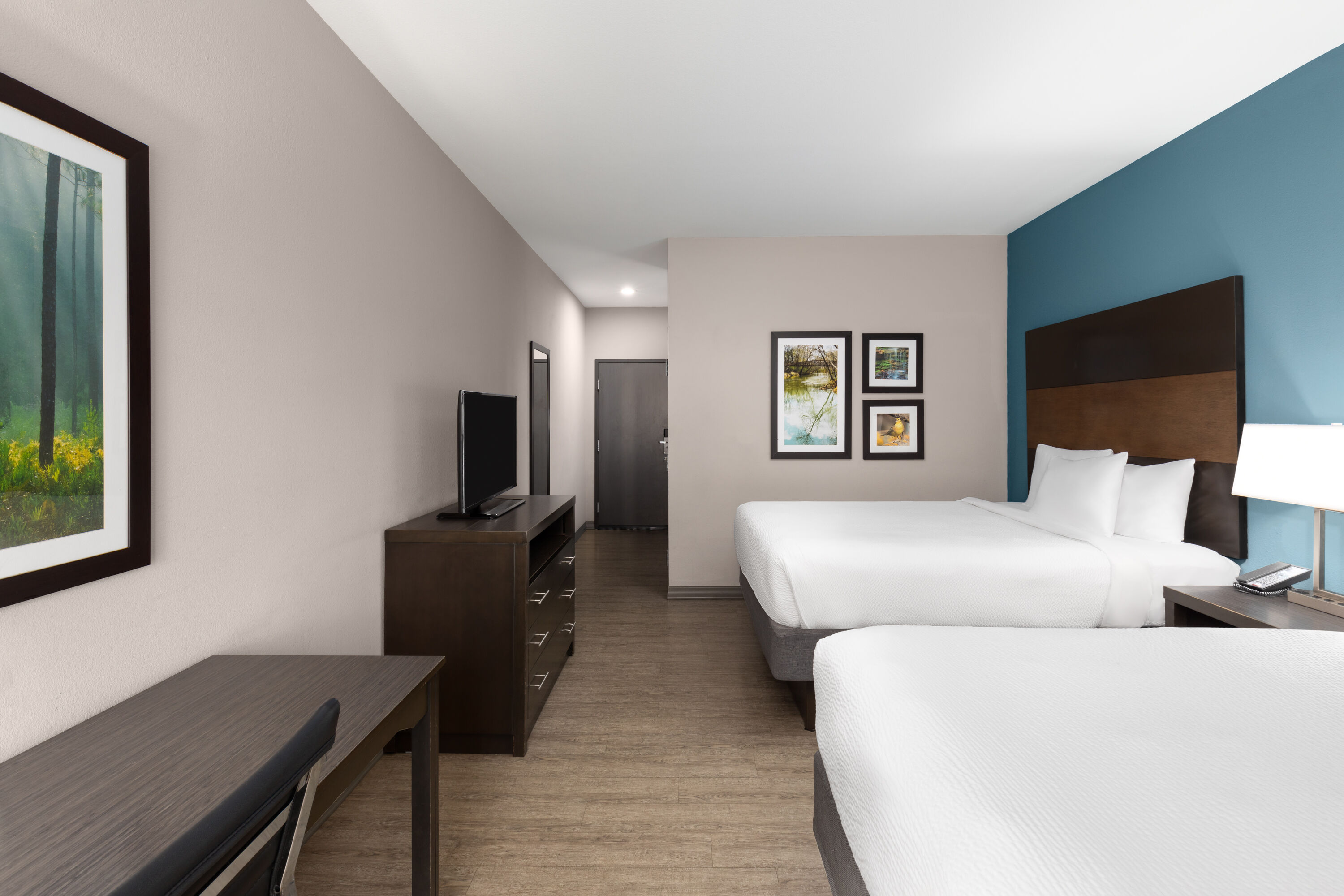 Guest room at the La Quinta Inn & Suites by Wyndham Cullman in Cullman, Alabama