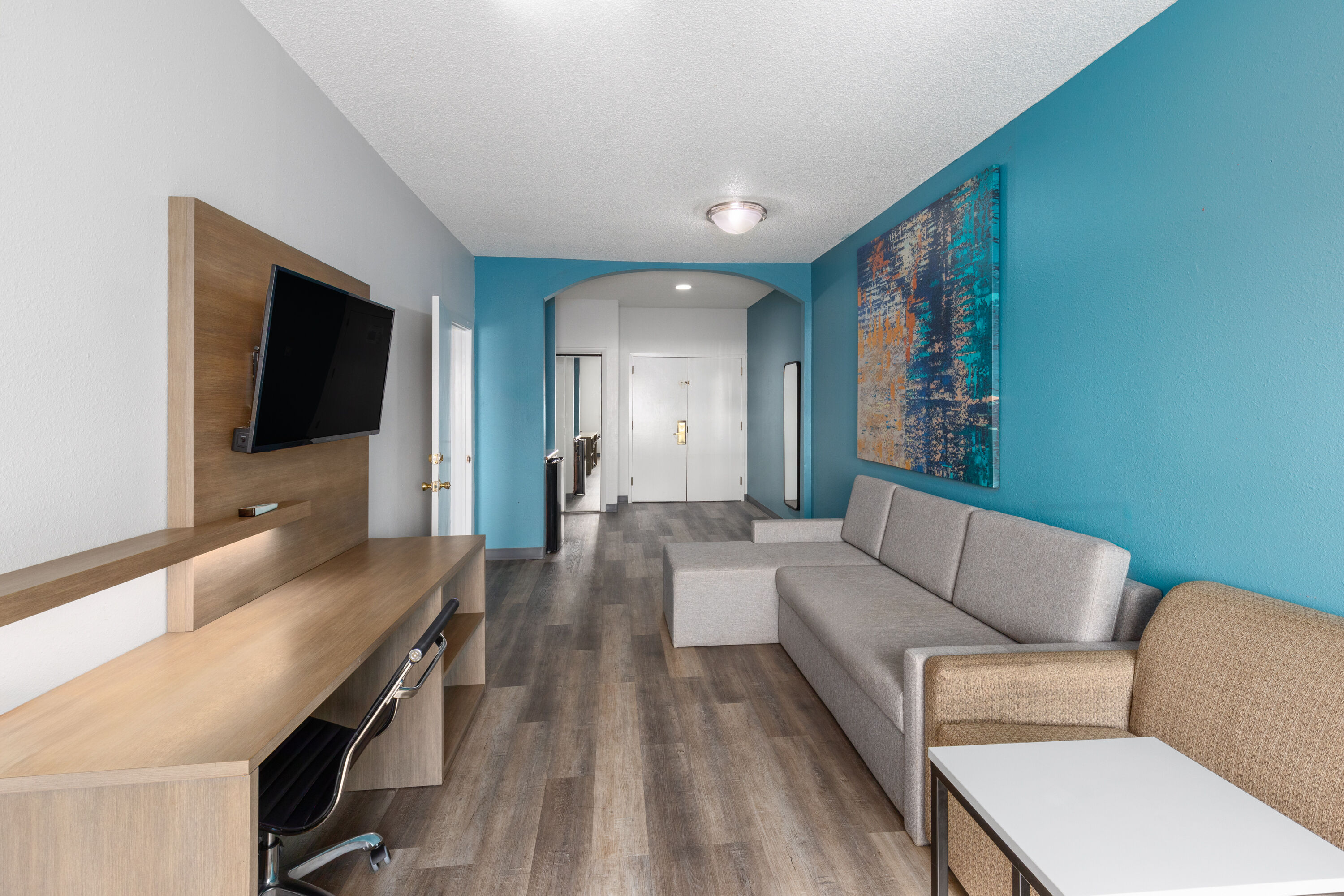 La Quinta Inn by Wyndham Decatur suite in Decatur, Alabama