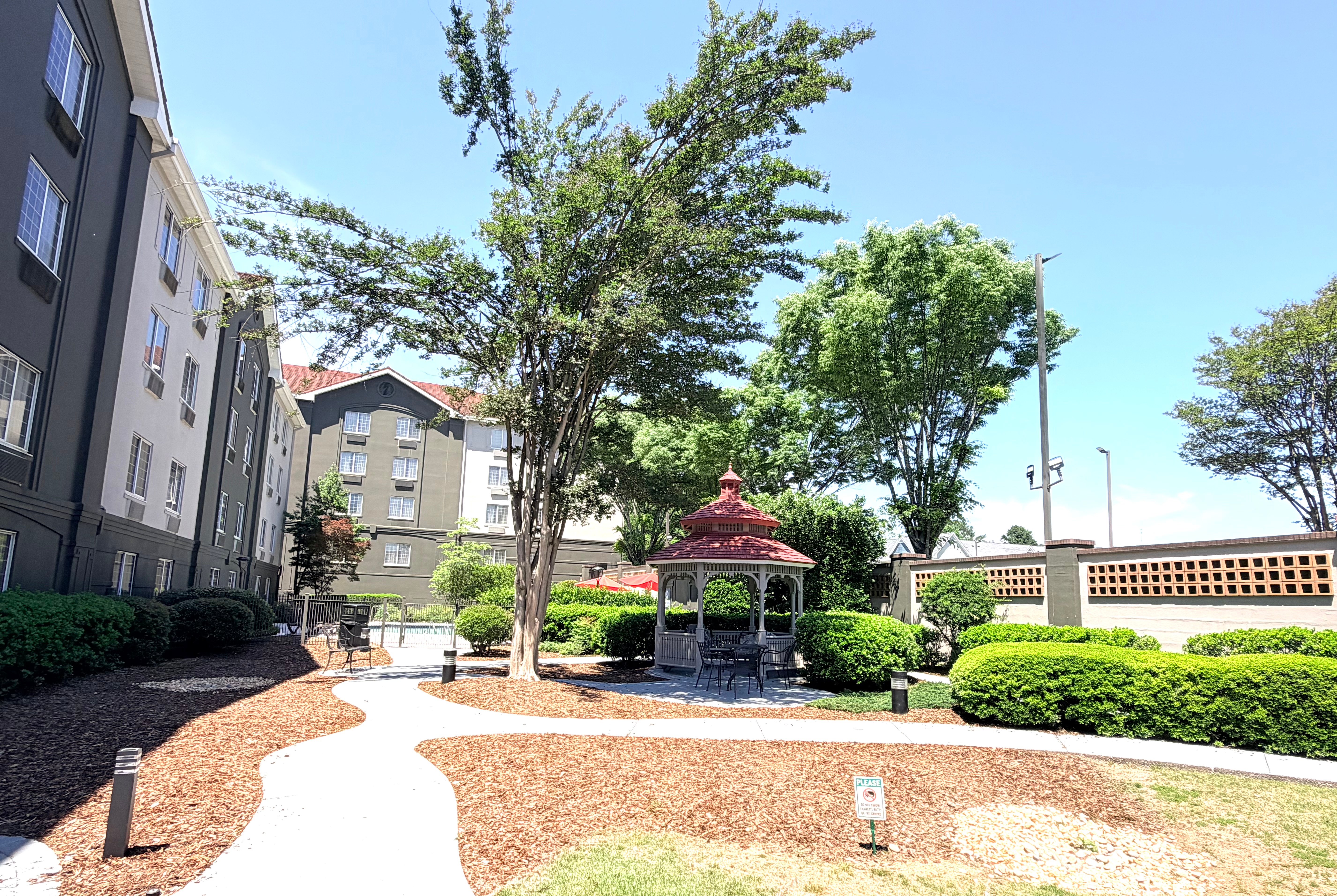 Exterior of La Quinta Inn & Suites by Wyndham Birmingham Homewood hotel in Homewood, Alabama