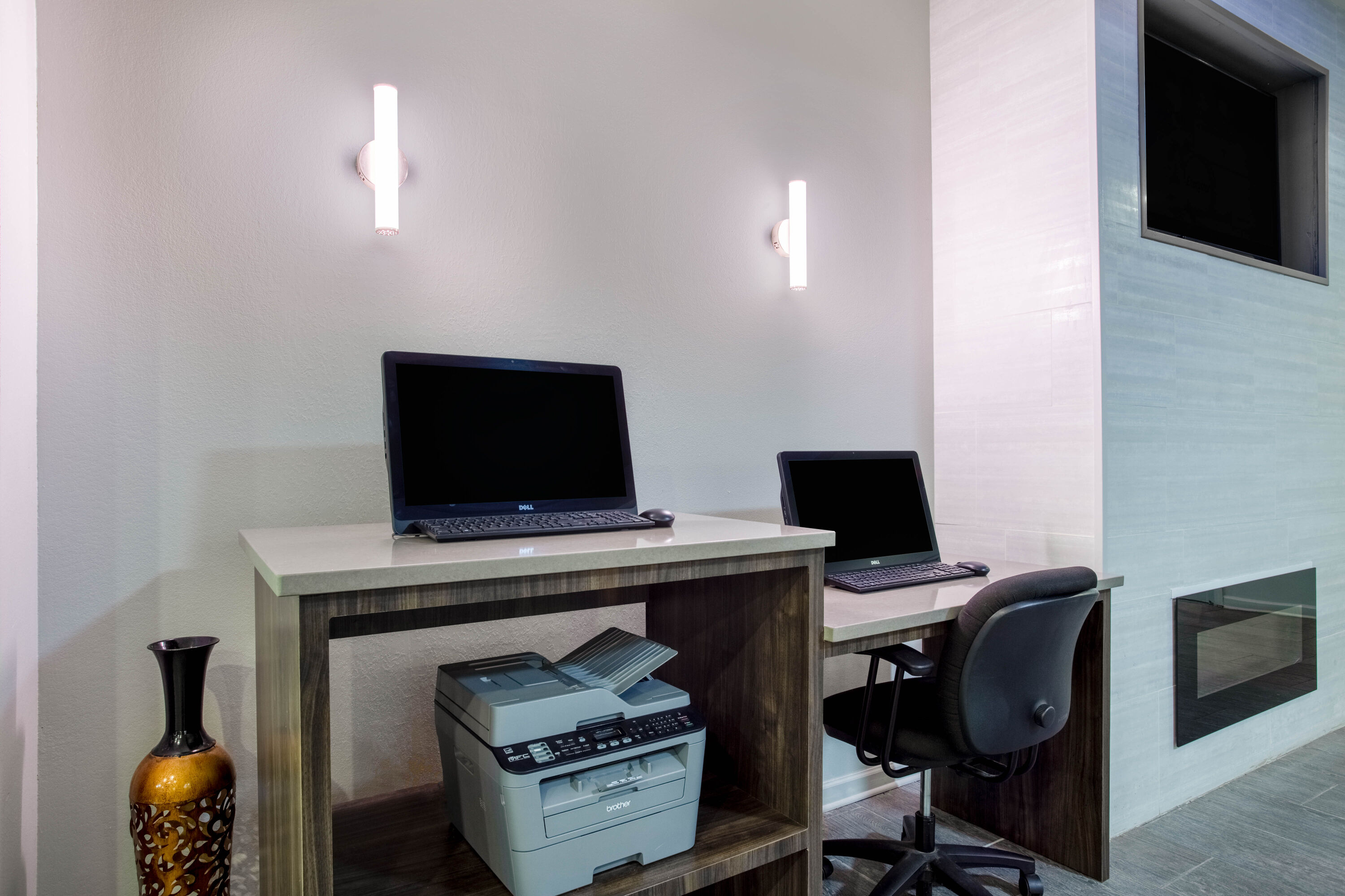 La Quinta Inn & Suites by Wyndham Huntsville Airport Madison business center in Madison, Alabama