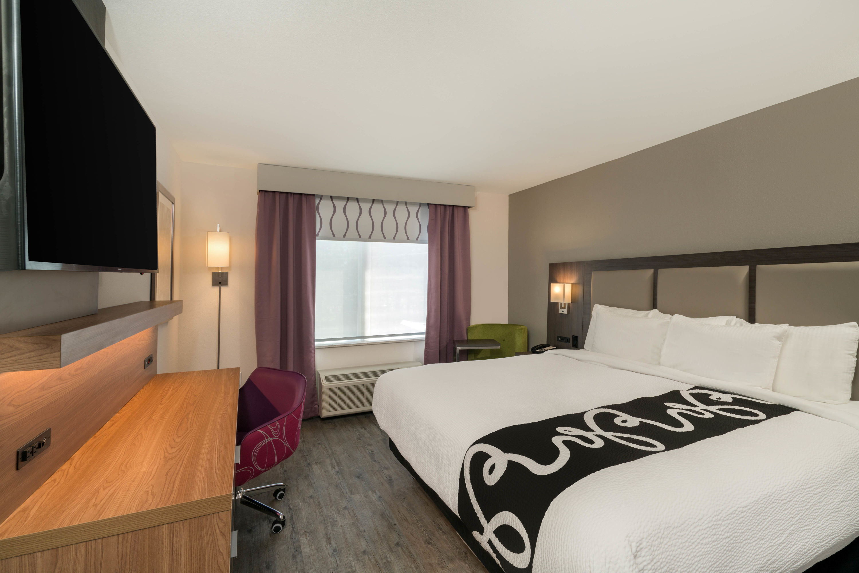 La Quinta Inn & Suites by Wyndham Mobile Mobile, AL Hotels