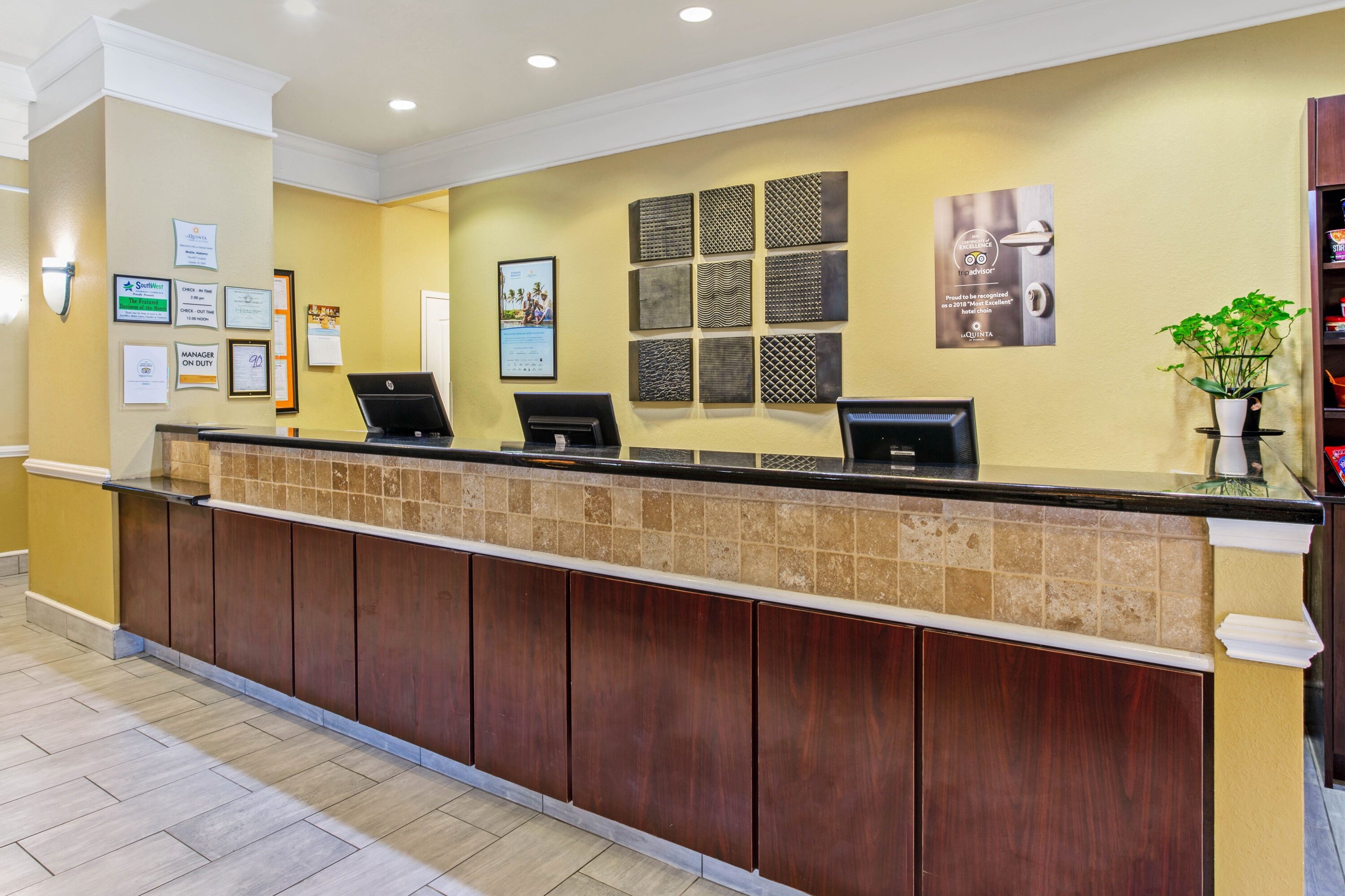 La Quinta Inn Amp Suites By Wyndham Mobile Tillman S