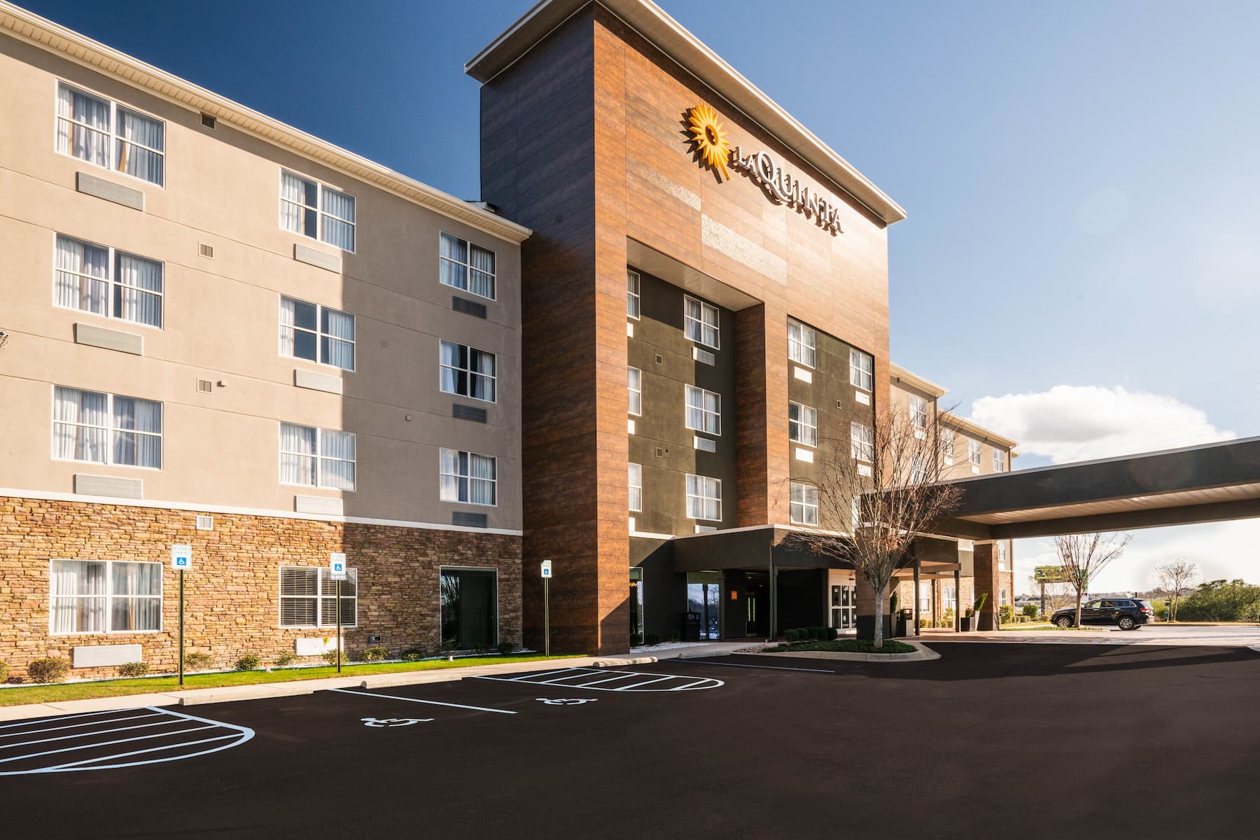 Exterior view of La Quinta