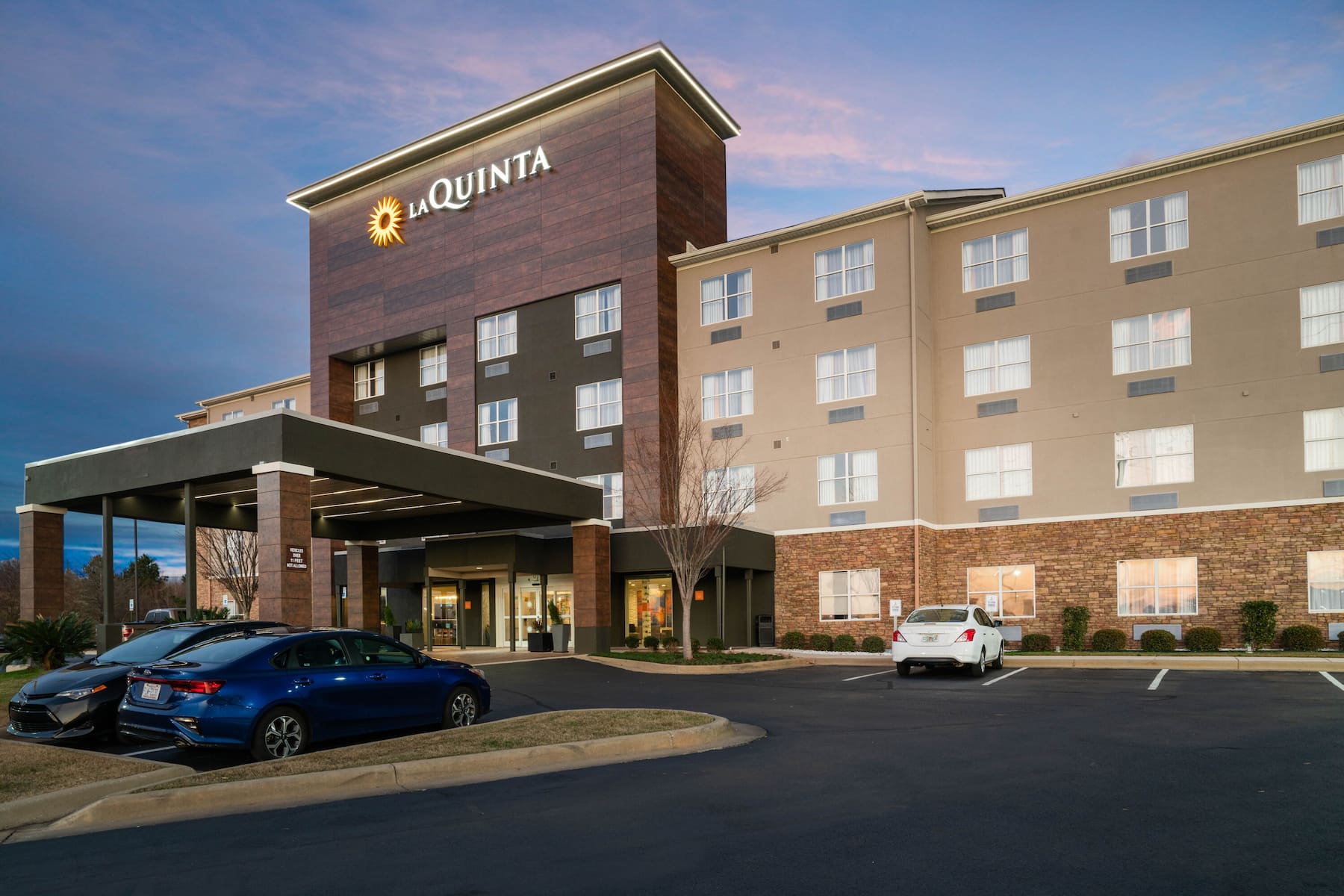 Quinta Inn Suites Wyndham Montgomery Montgomery  Hotels